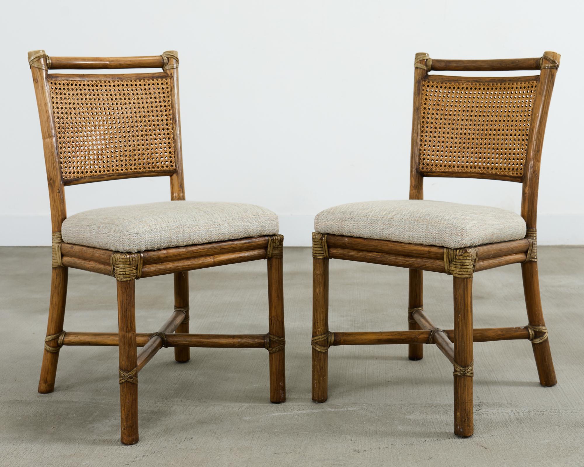 Coppia di sedie da pranzo moderne organiche McGuire in rattan e canna in vendita 1