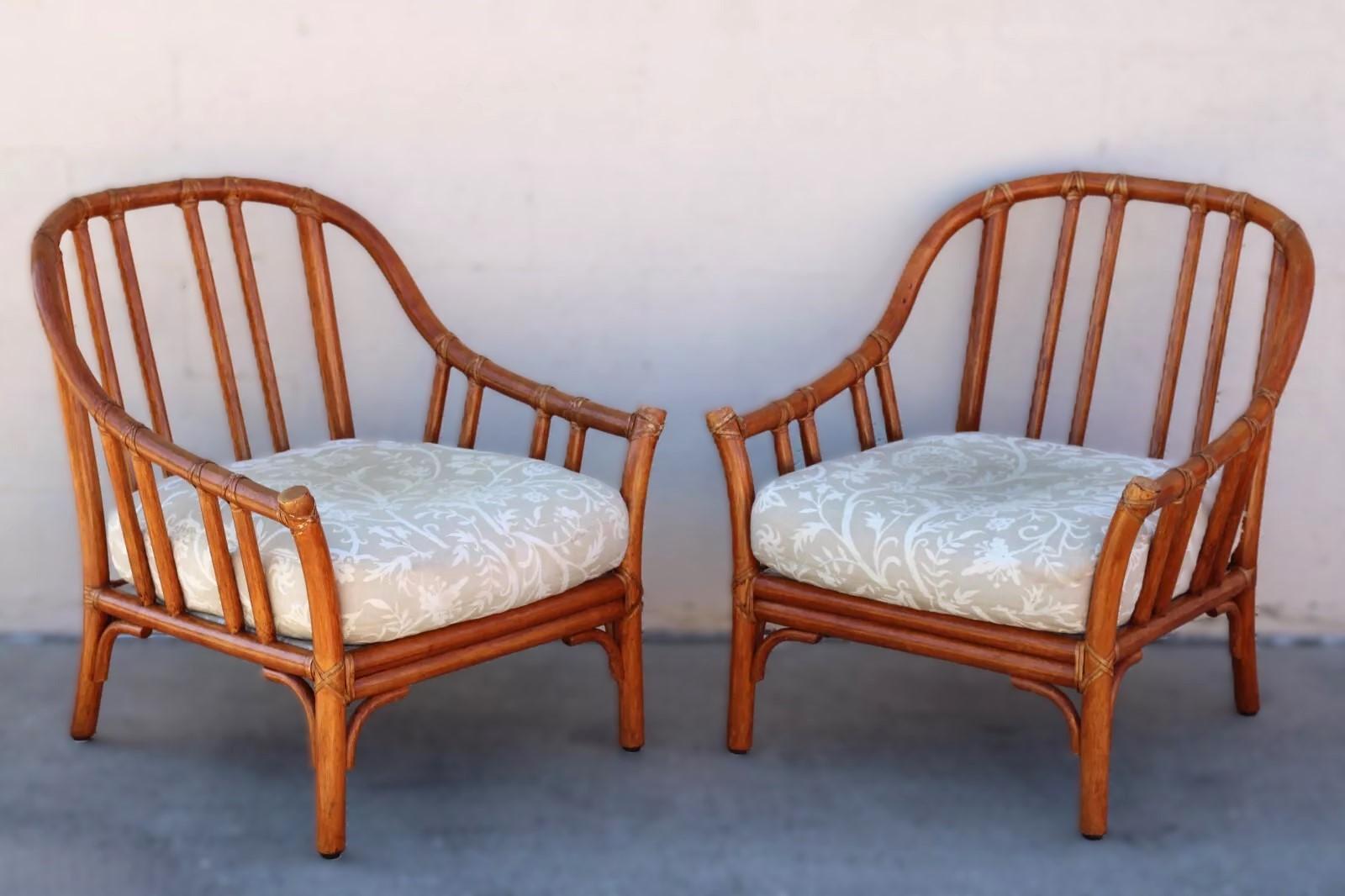 Pareja de tumbonas modernas de ratán orgánico de Elinor McGuire Cuero en venta