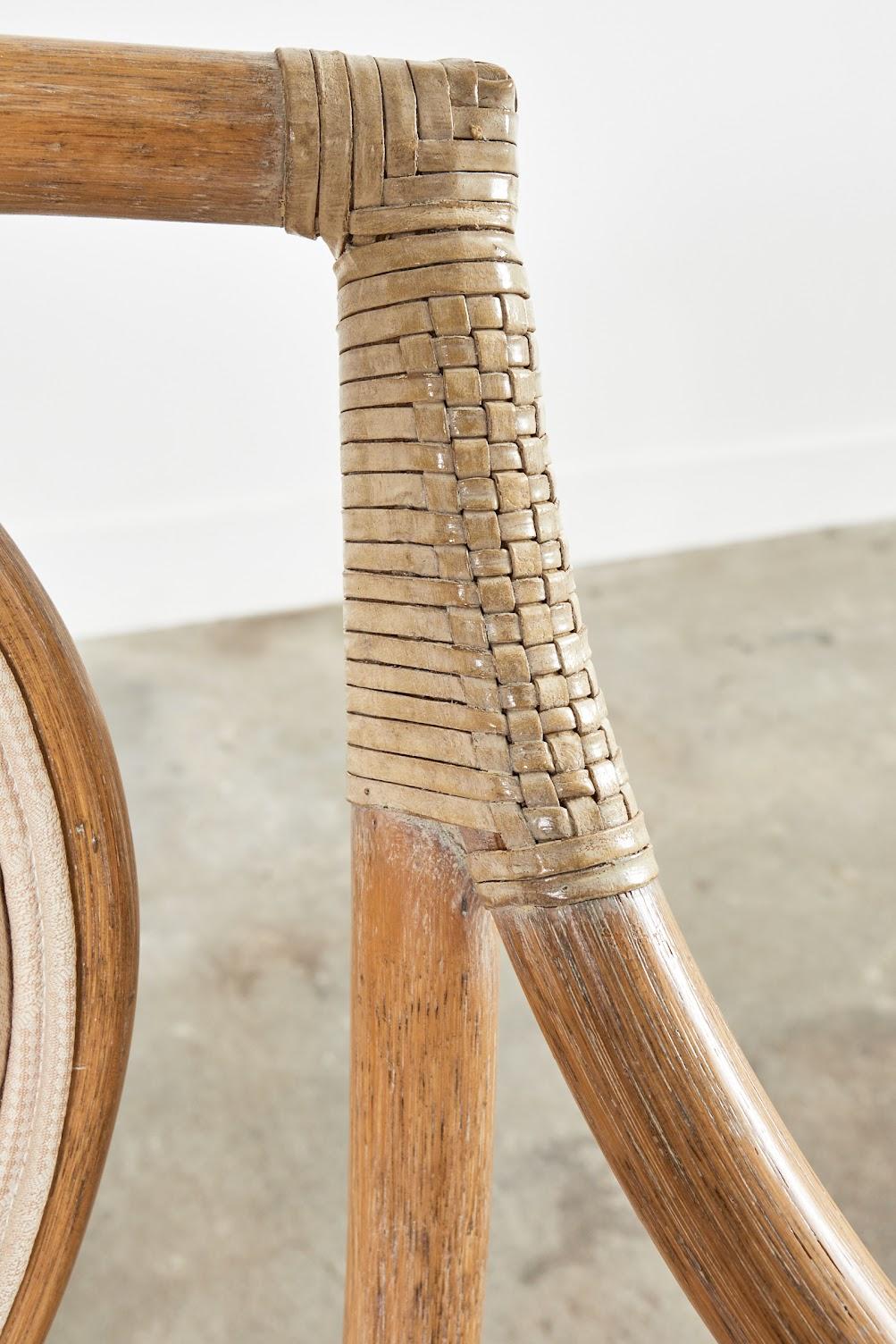 Coppia di poltrone da pranzo Leona Looping in rattan McGuire in vendita 7