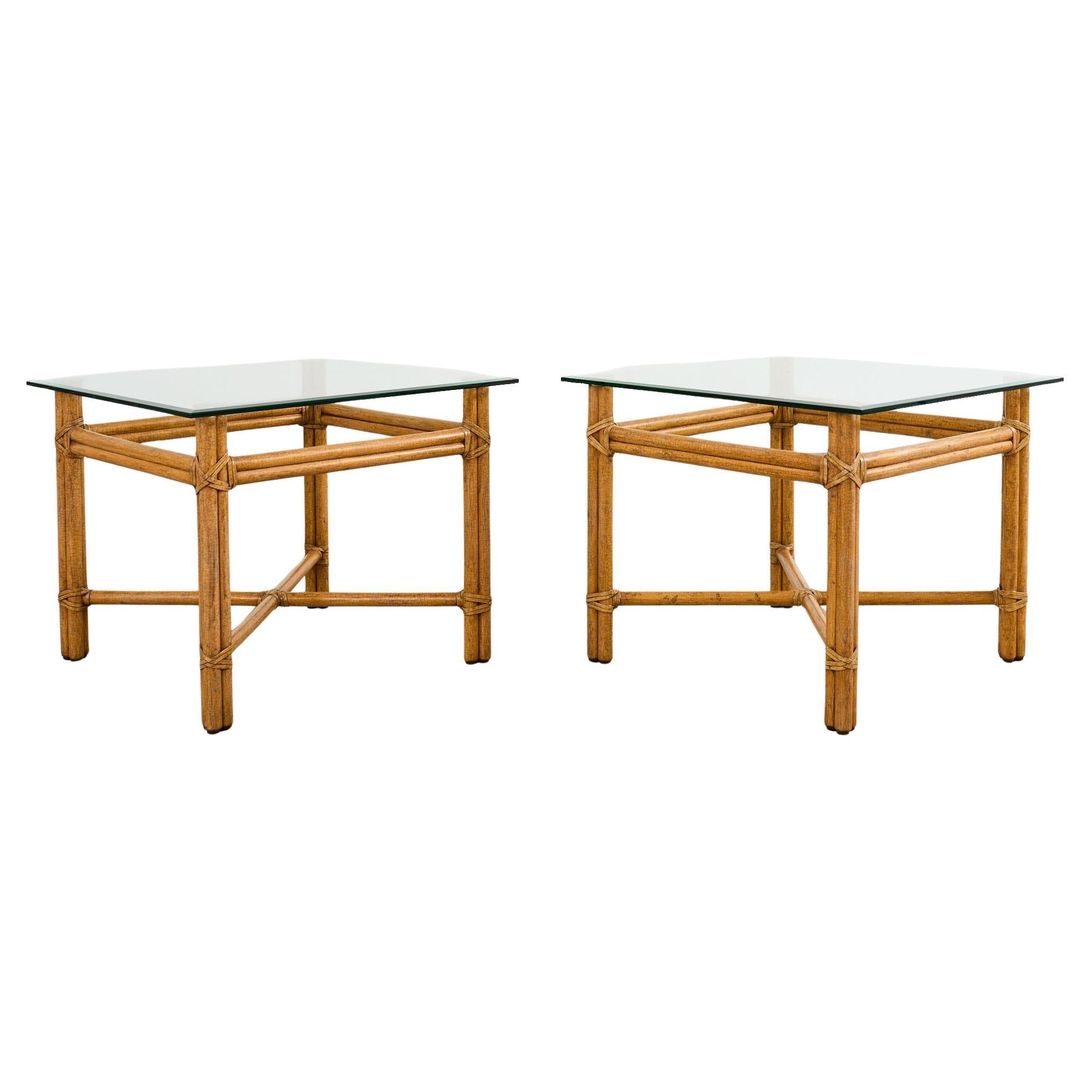 Ein Paar McGuire Rattan Beistelltische aus lackiertem Bio-Rattan