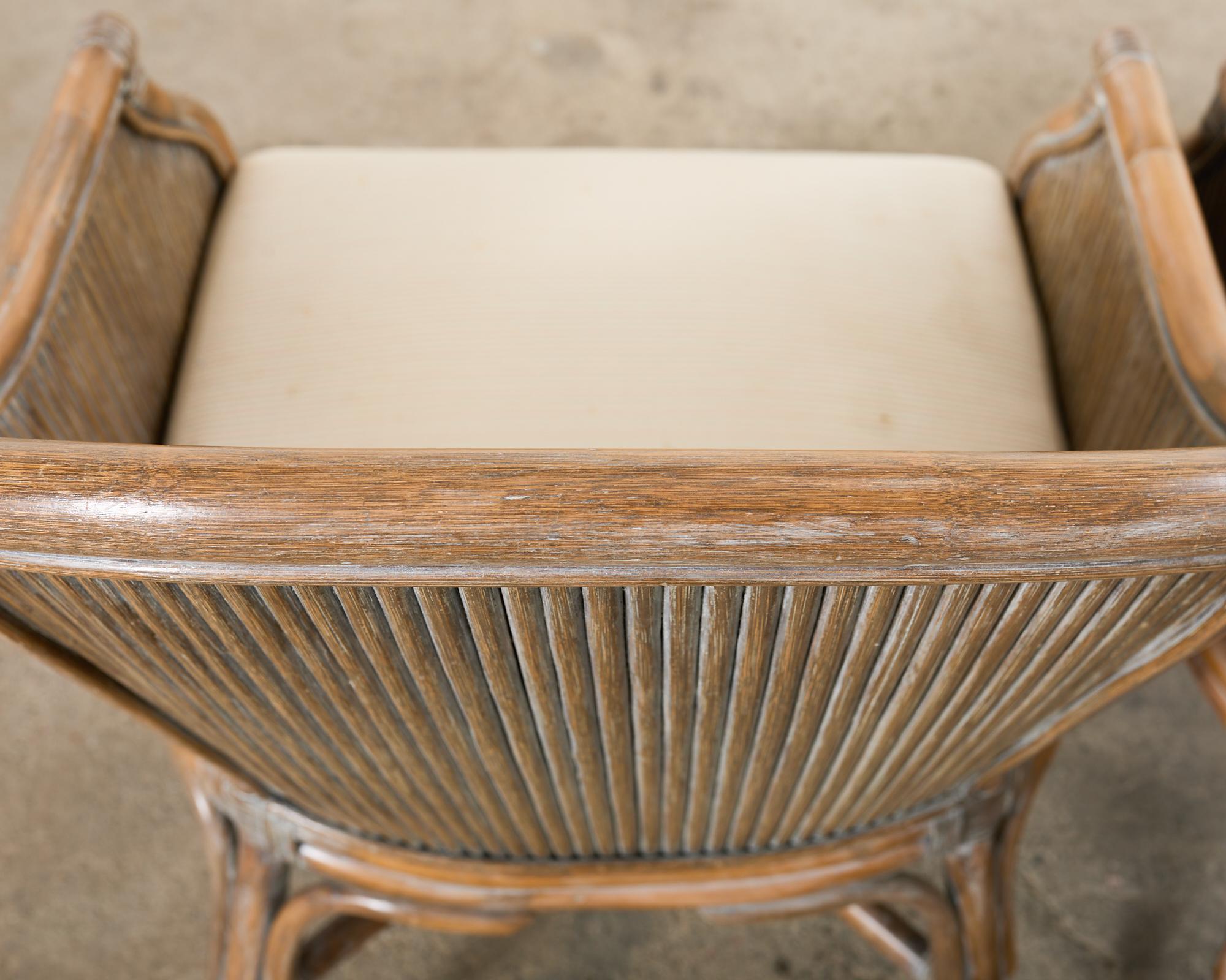 Coppia di sedie a botte in stile McGuire in rattan organico e moderno in vendita 2