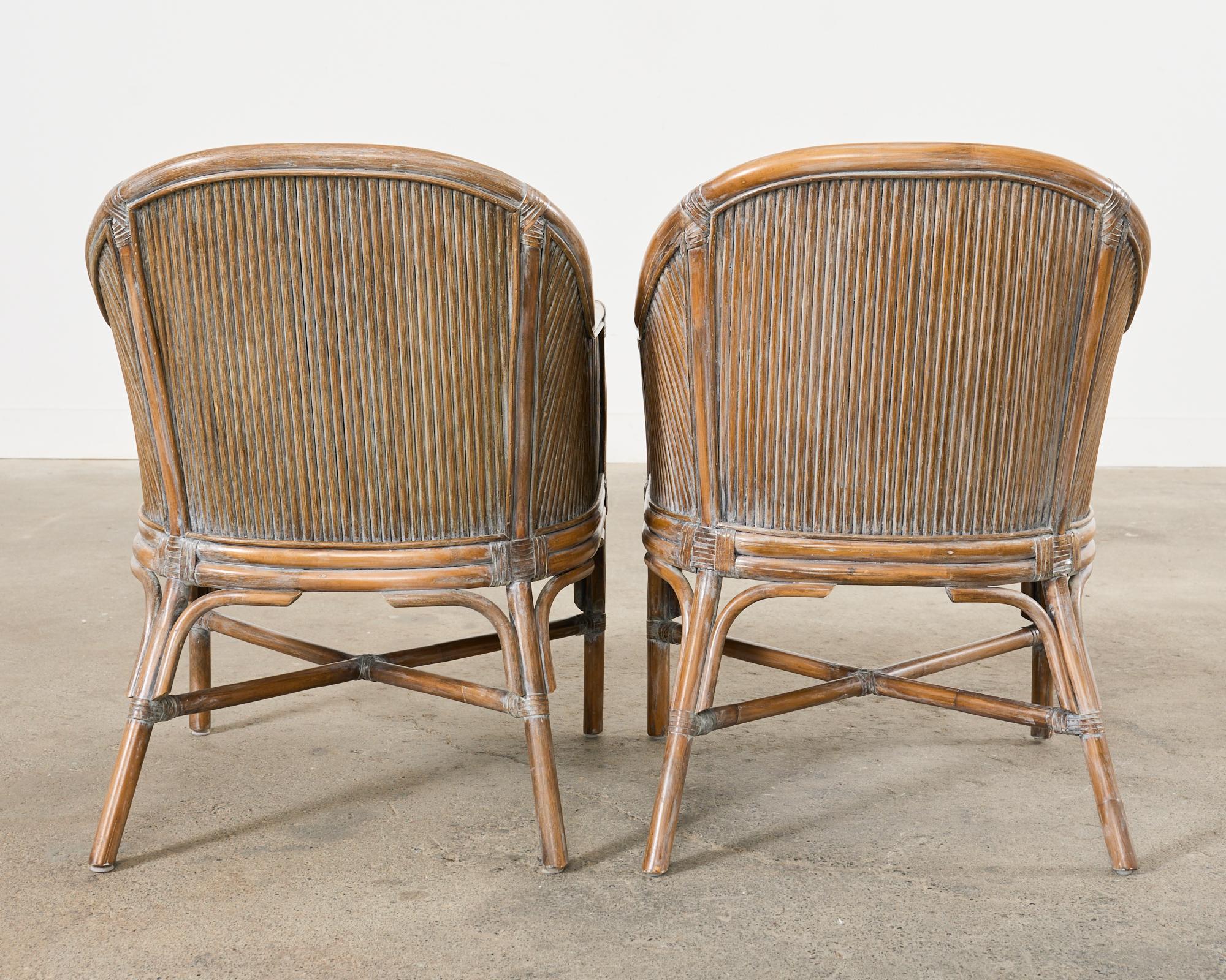 Coppia di sedie a botte in stile McGuire in rattan organico e moderno in vendita 11