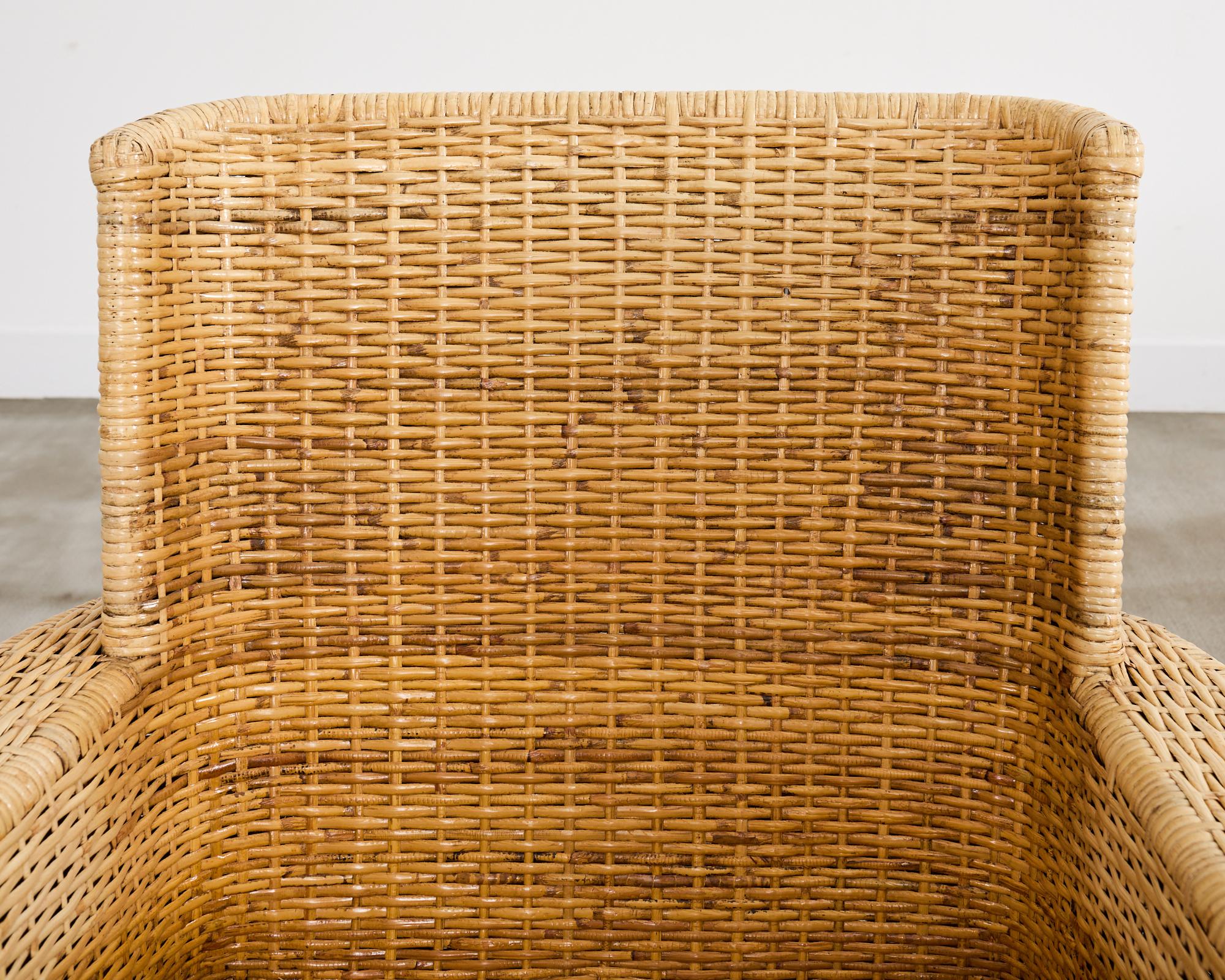 Paire de chaises longues en rotin McGuire et pouf en vente 6