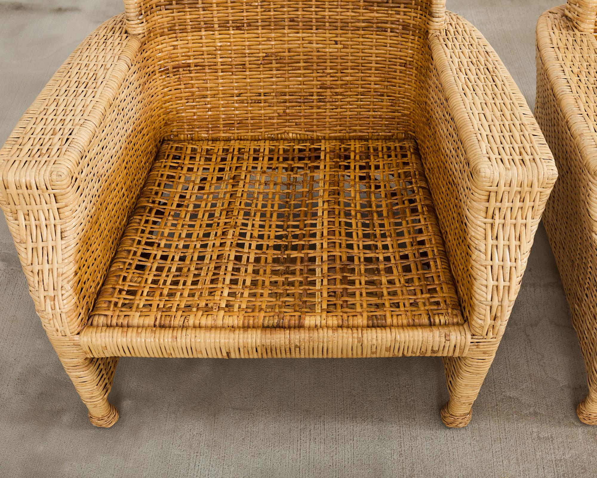 Paire de chaises longues en rotin McGuire et pouf en vente 7