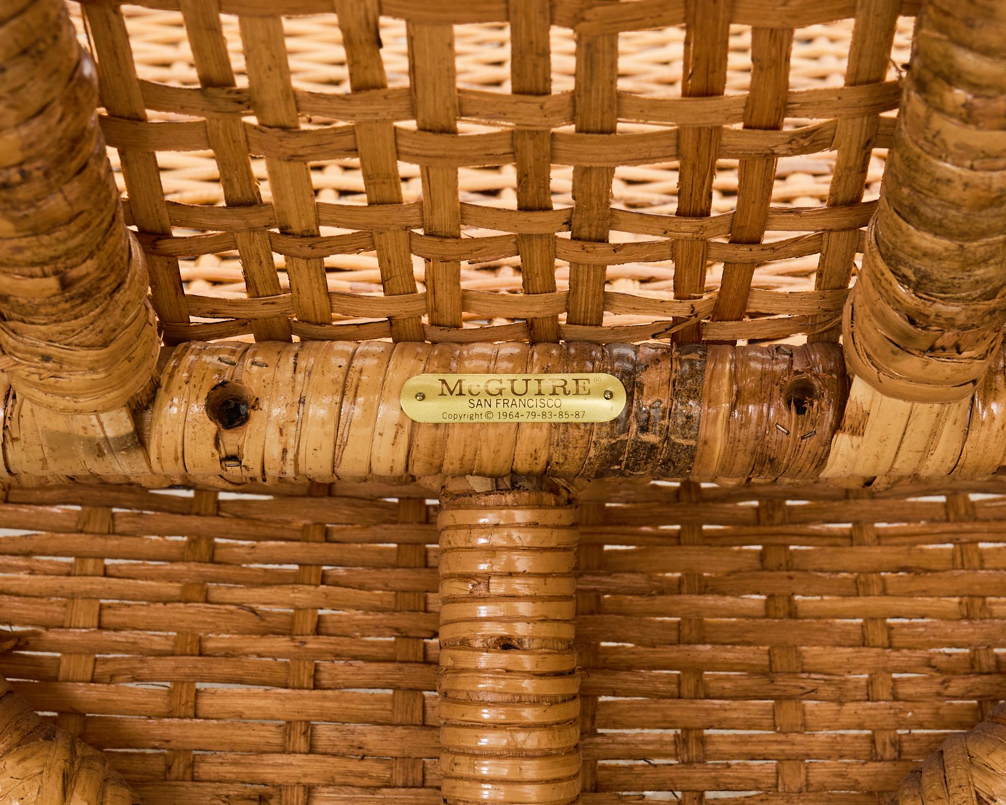 Paire de chaises longues en rotin McGuire et pouf en vente 8
