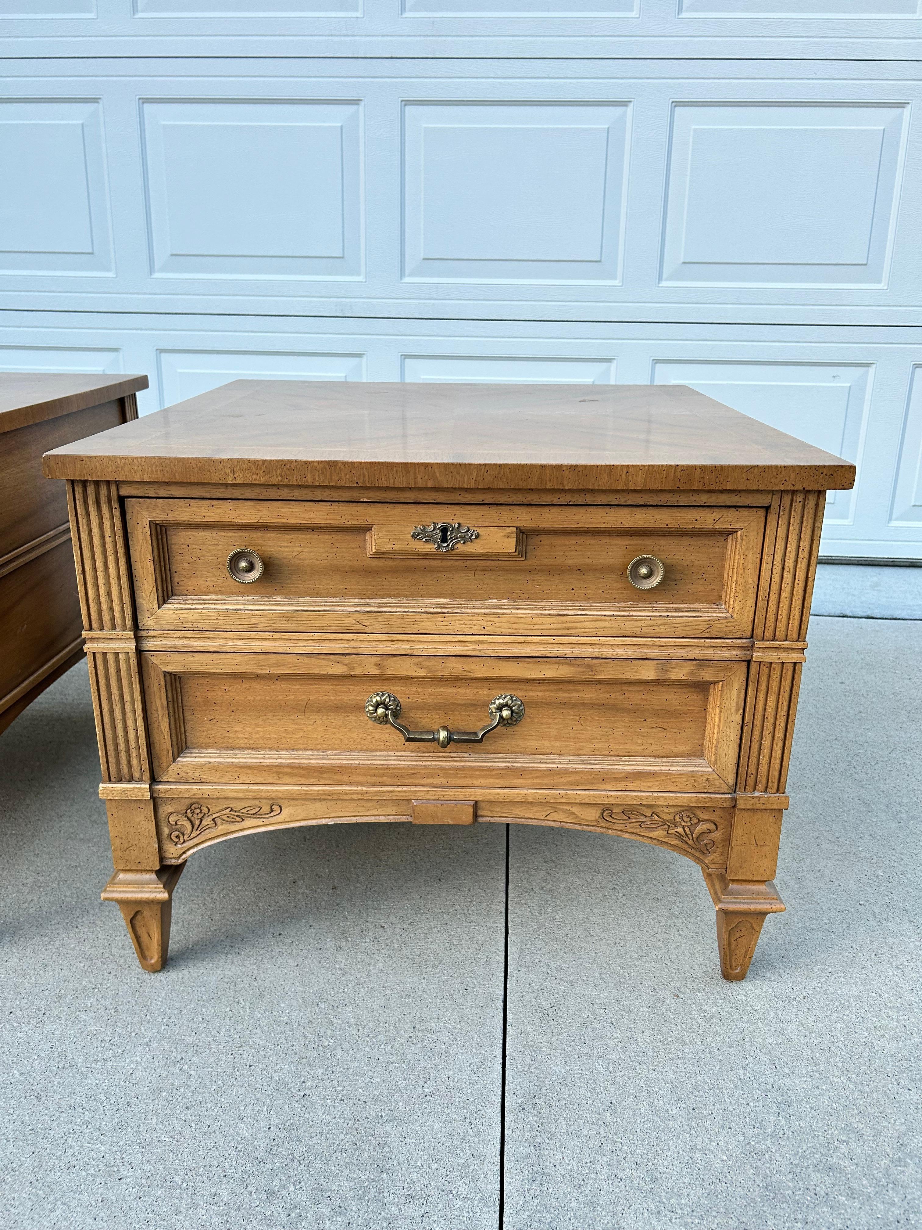Pareja de mesillas de noche MCM American of Martinsville en venta 4