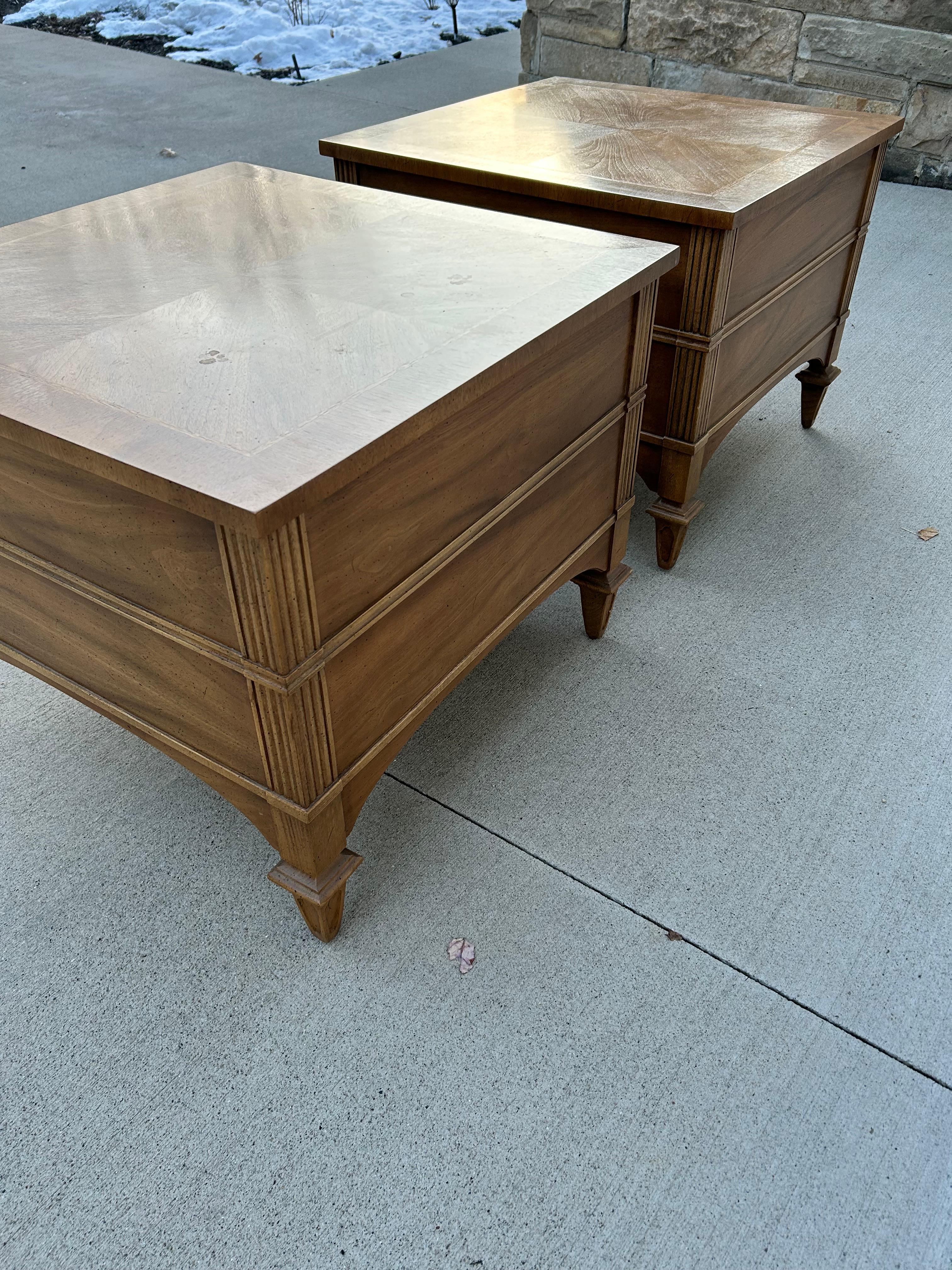 Pareja de mesillas de noche MCM American of Martinsville en venta 5