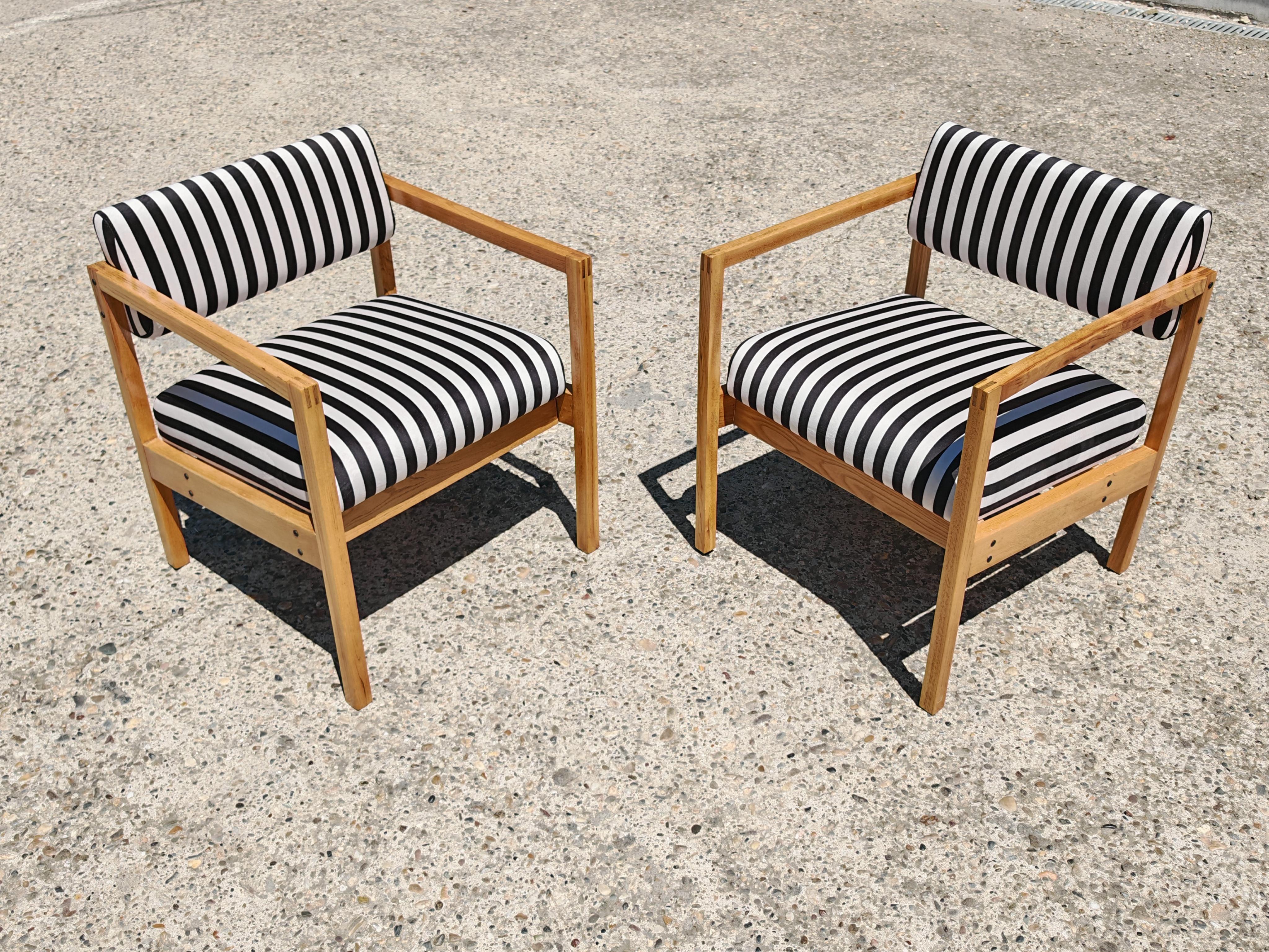 Pair of MCM Armchairs in solid Ash designed by Bernardo Bernardi, Yugoslavia For Sale 3