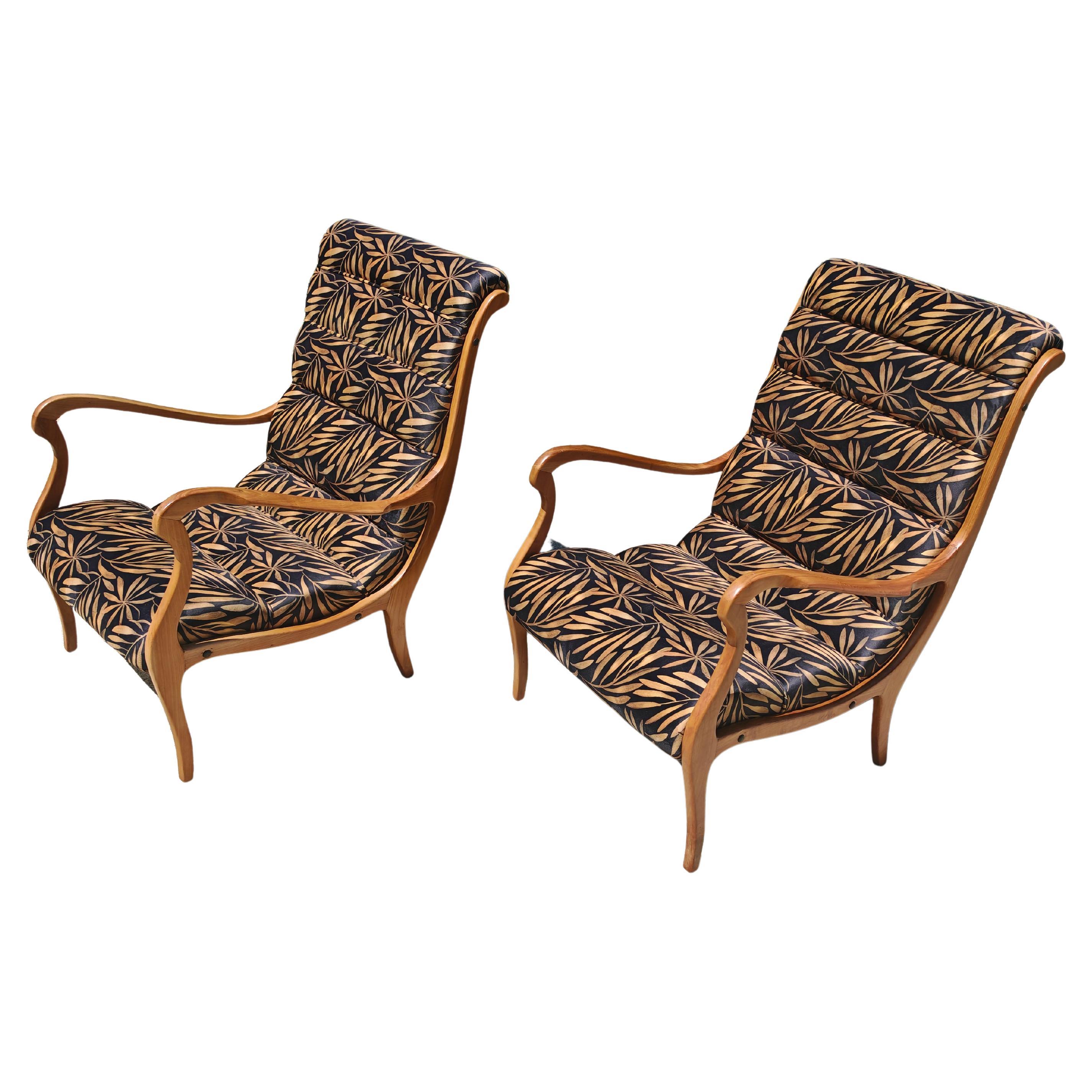 Pareja de Sillones MCM "Mitzi" de Ezio Longhi, madera de cerezo y felpa, Italia Años 60 en venta