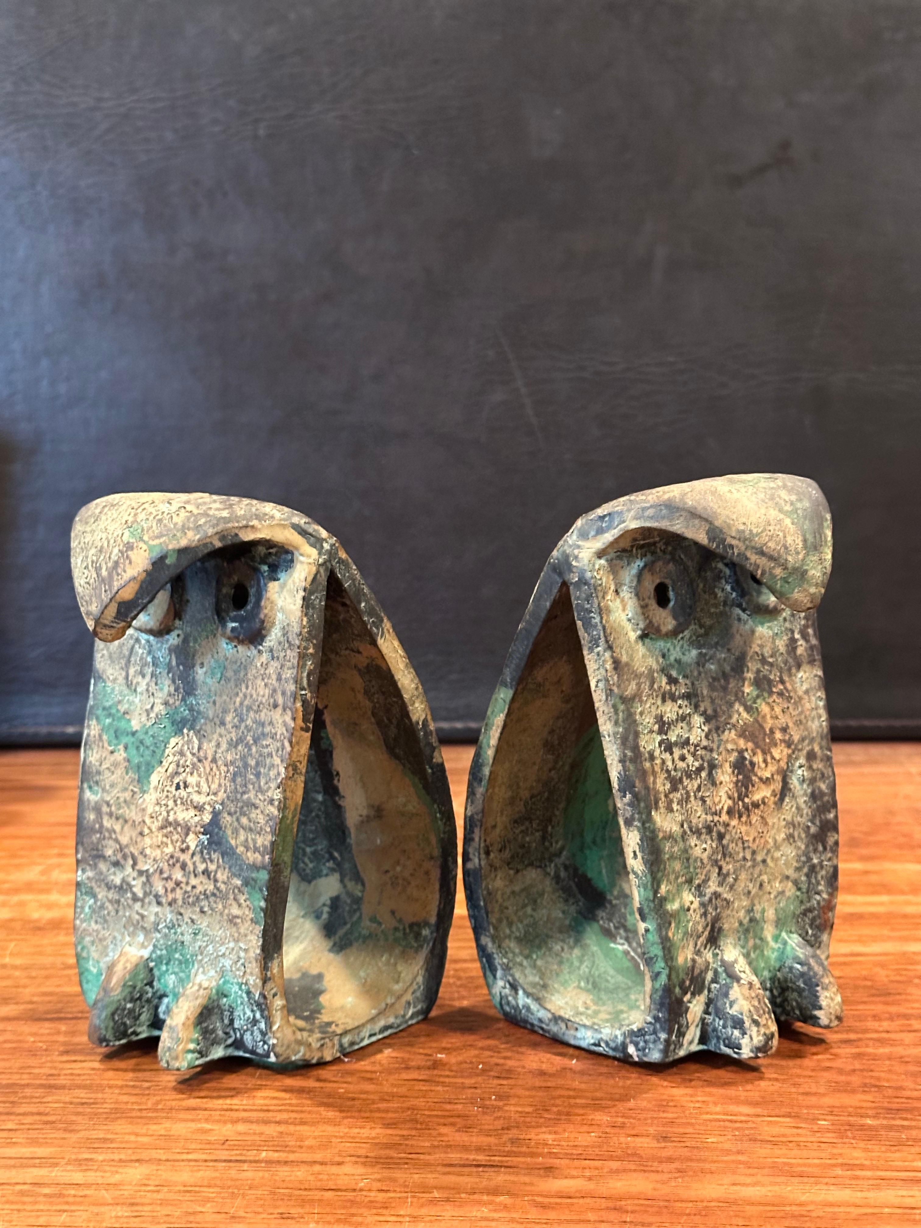 Pair of MCM Brutalist Forged Iron Owl Bookends In the Style of Isamu Noguchi For Sale 4