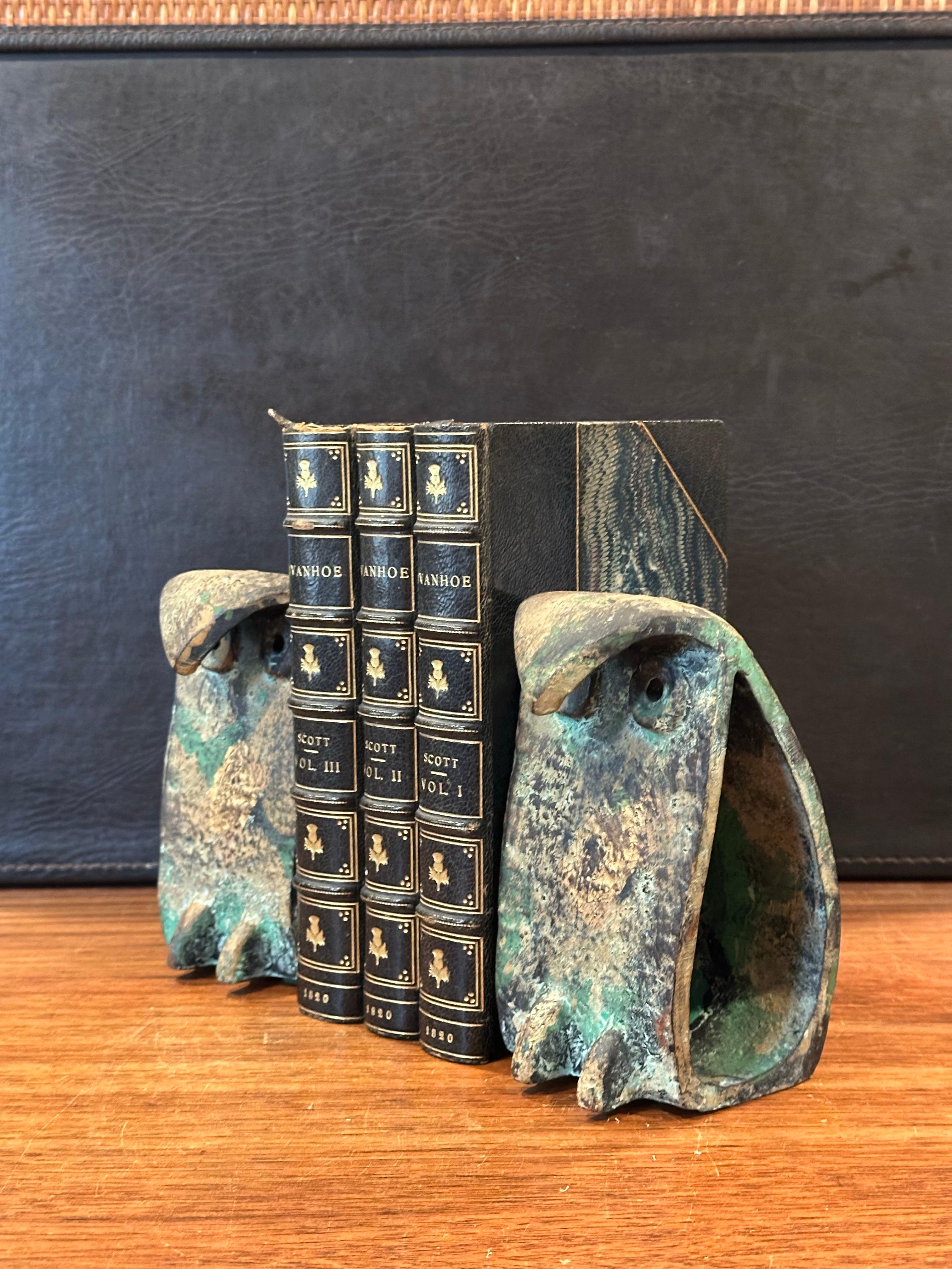 Pair of MCM Brutalist Forged Iron Owl Bookends In the Style of Isamu Noguchi For Sale 5