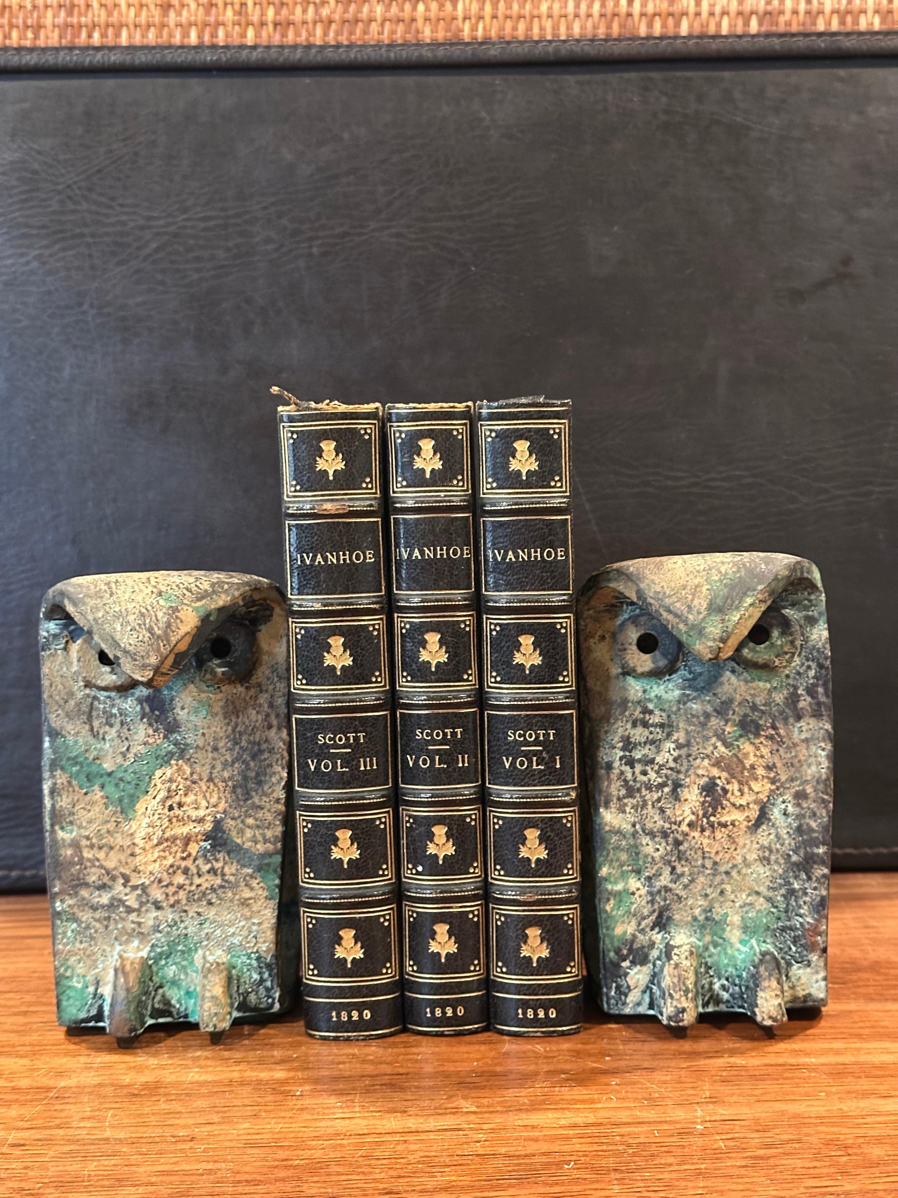 Pair of MCM Brutalist Forged Iron Owl Bookends In the Style of Isamu Noguchi For Sale 6