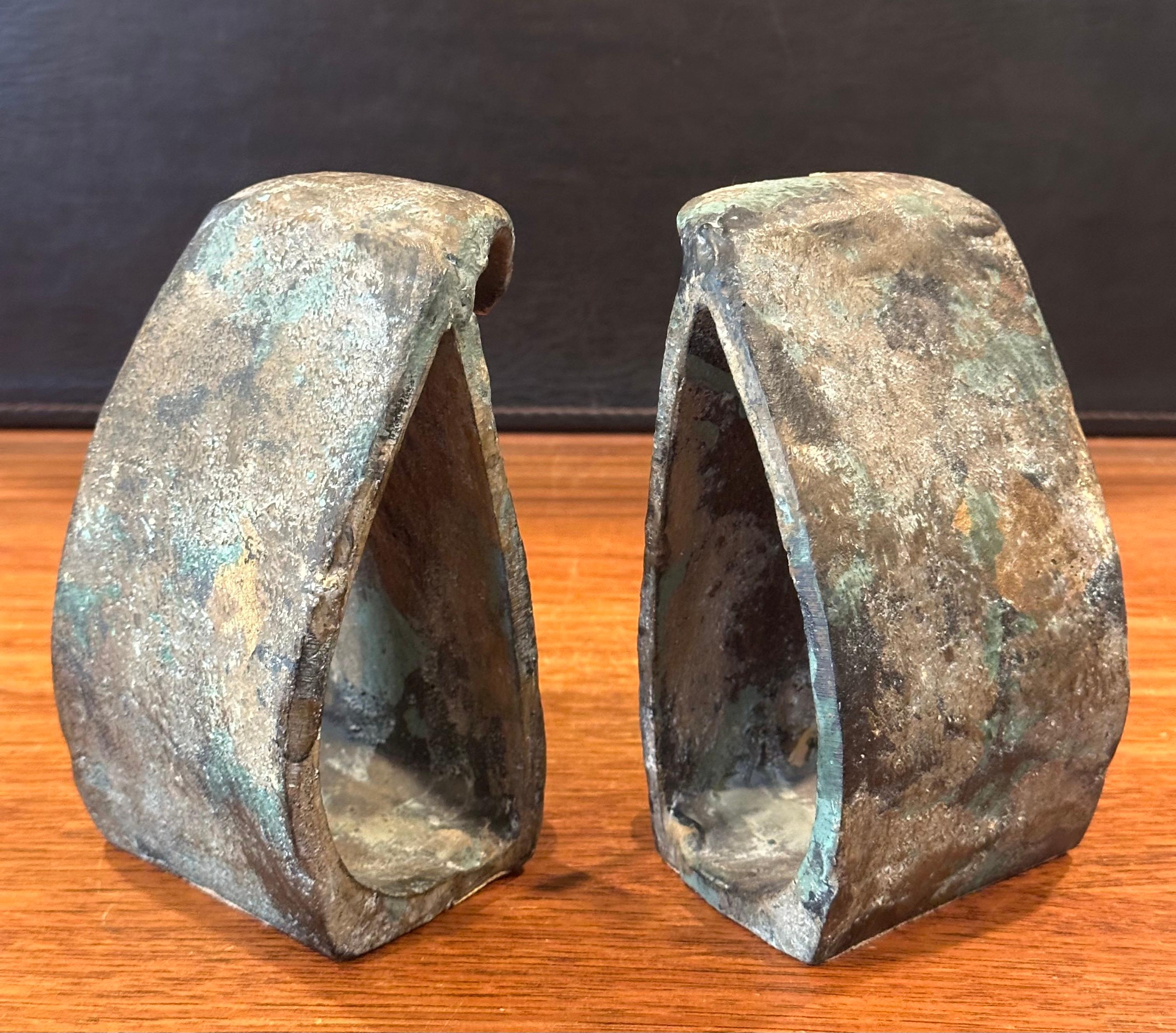 Coppia di reggilibri MCM Brutalist Forged Iron Owl nello stile di Isamu Noguchi in vendita 8