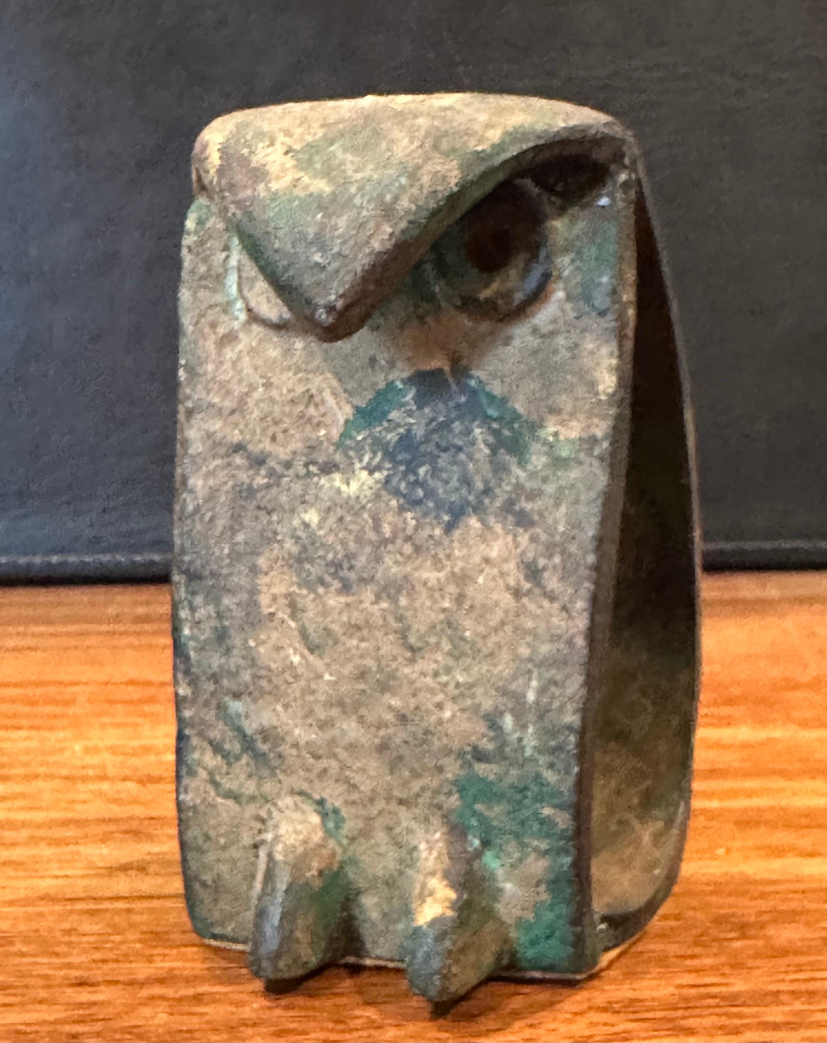 Pair of MCM Brutalist Forged Iron Owl Bookends In the Style of Isamu Noguchi For Sale 10