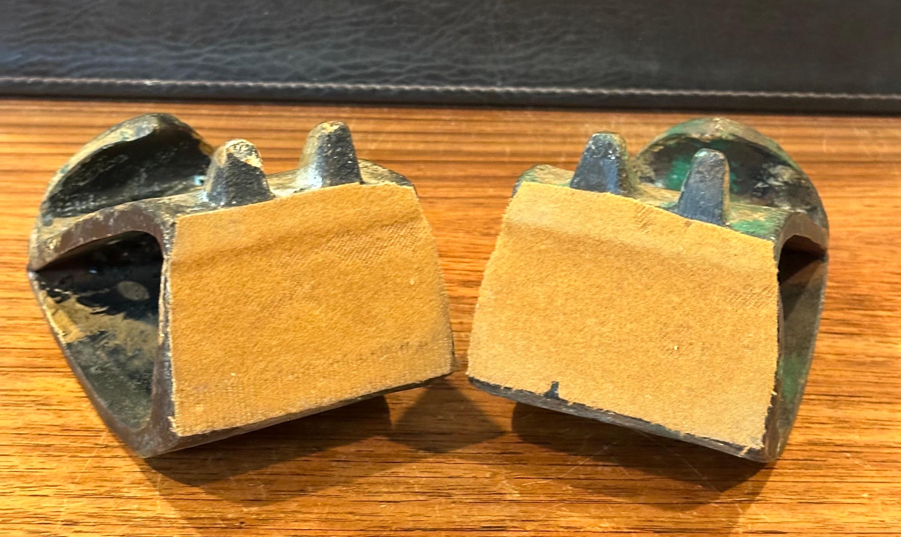 Pair of MCM Brutalist Forged Iron Owl Bookends In the Style of Isamu Noguchi For Sale 12
