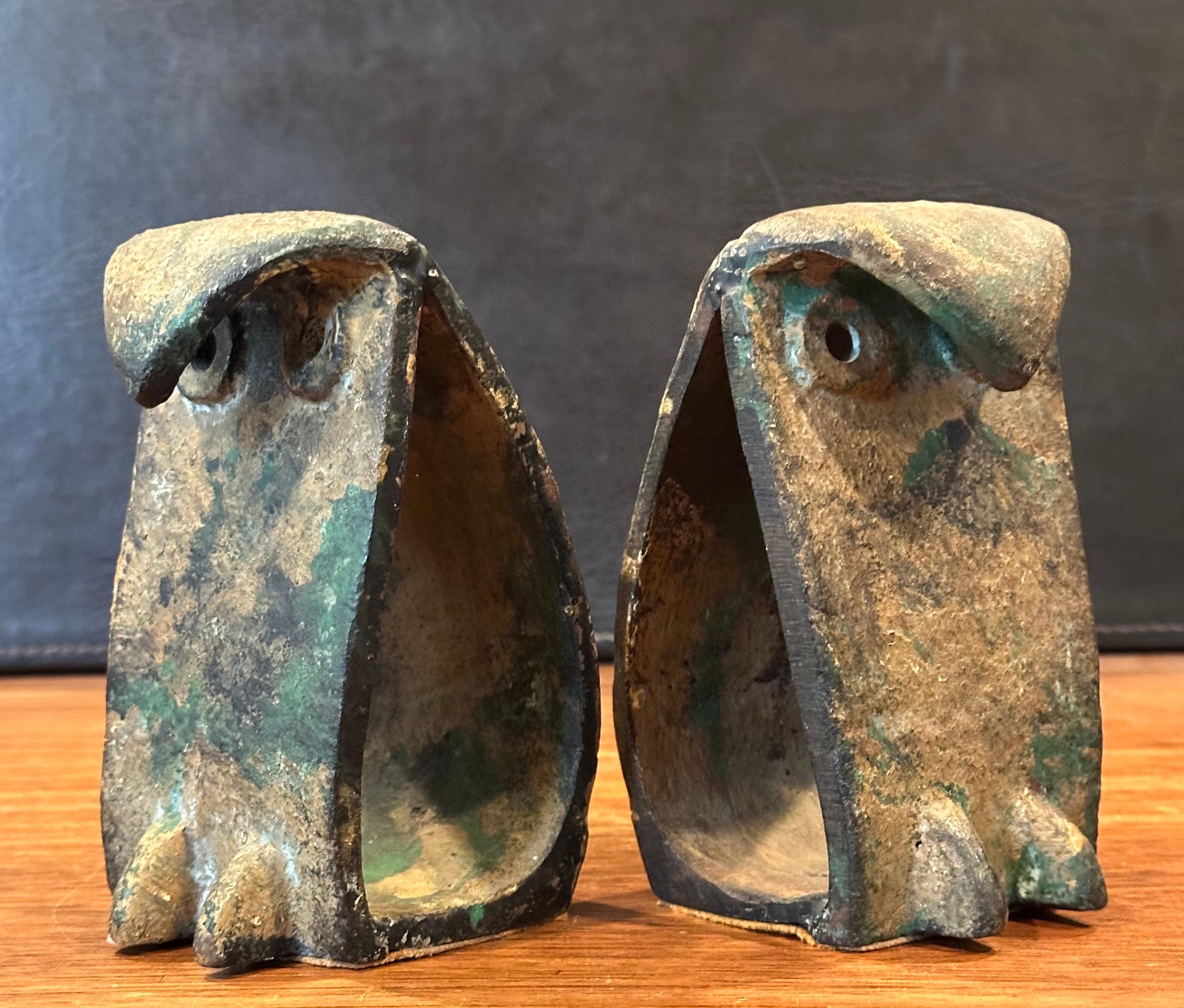 Pair of MCM Brutalist Forged Iron Owl Bookends In the Style of Isamu Noguchi For Sale 13