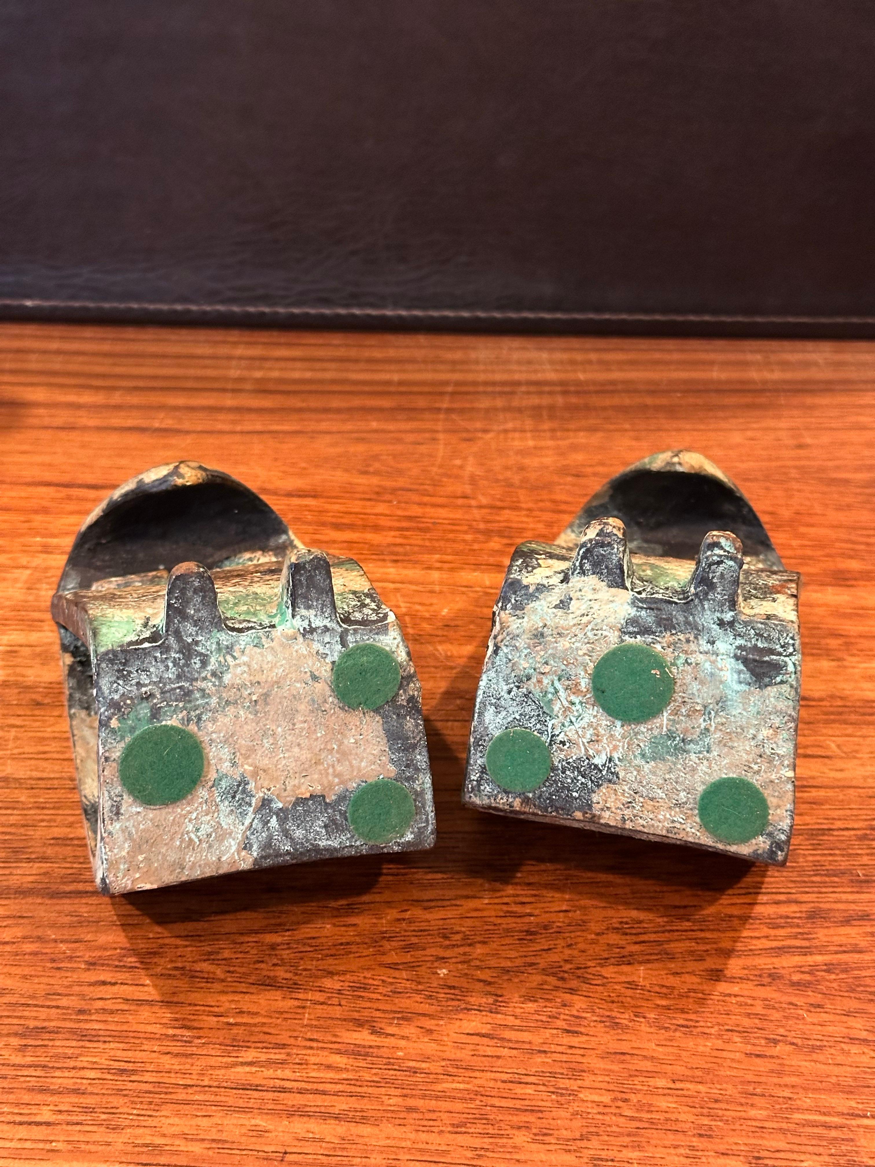 Pair of MCM Brutalist Forged Iron Owl Bookends In the Style of Isamu Noguchi For Sale 13