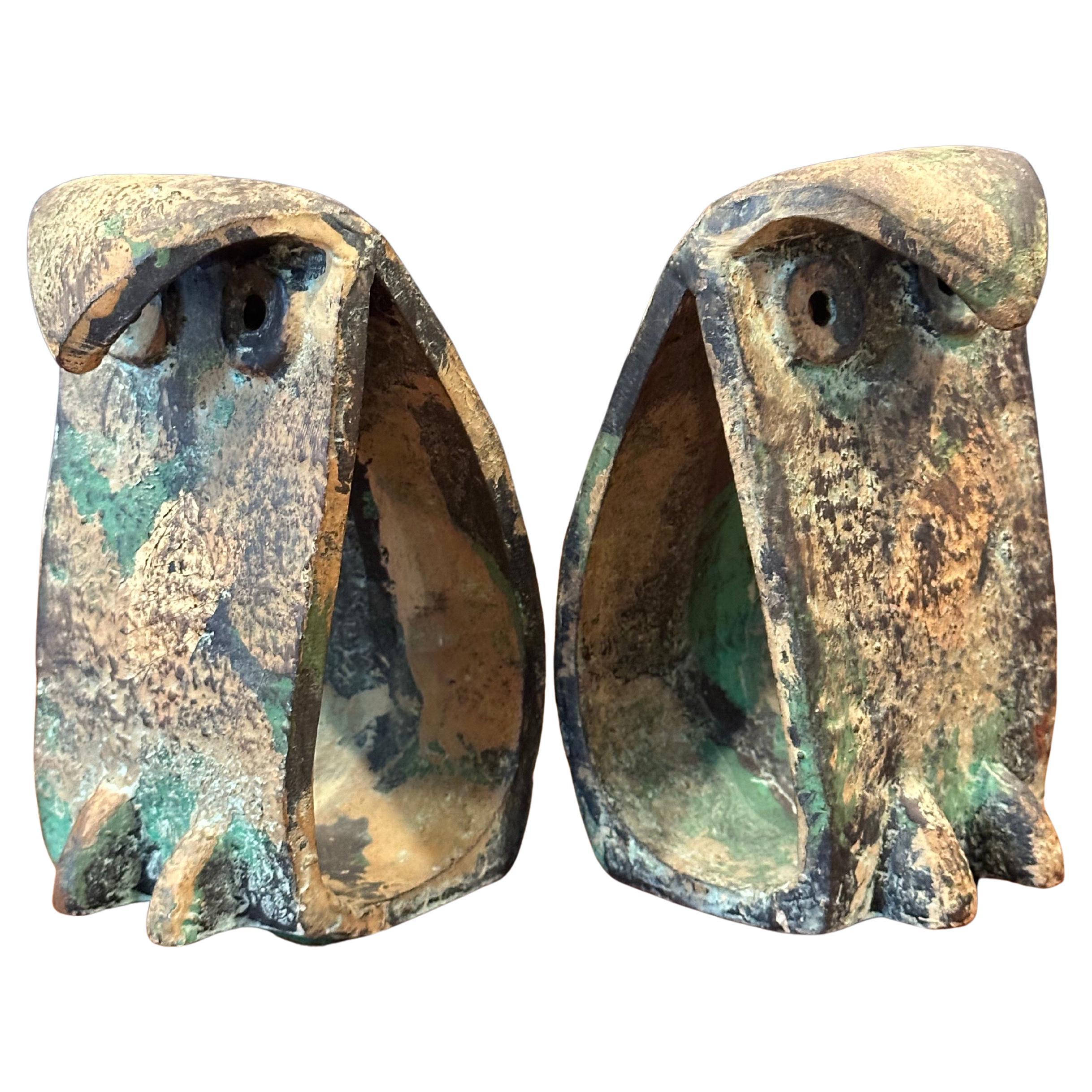 Cool and rare pair of MCM brutalist style forged iron owl bookends in the style of Isamu Noguchi, circa 1950s. The bookends are heavy and solid with with a great patina.  They are in very good vintage condition and measure 3