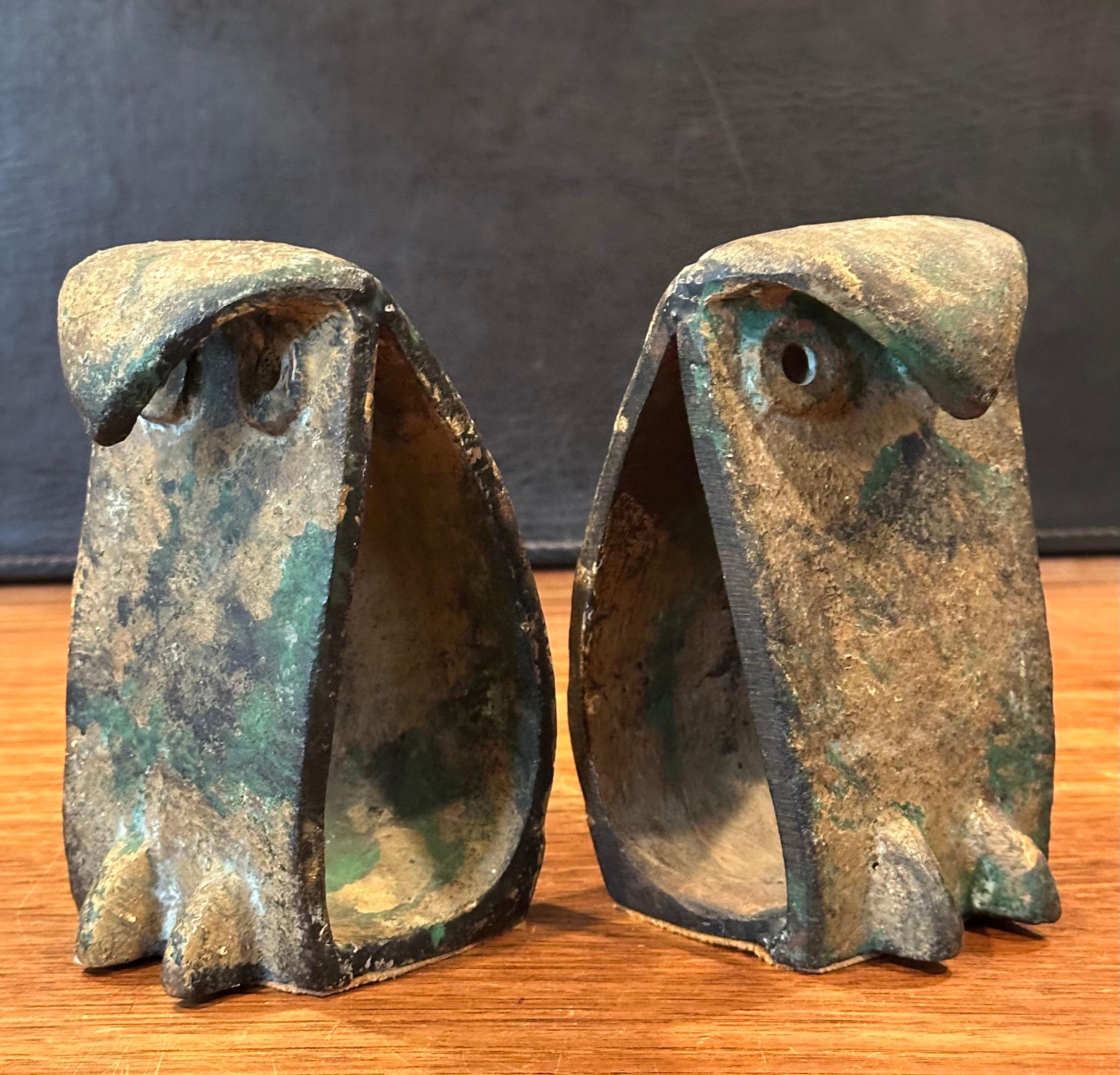 20th Century Pair of MCM Brutalist Forged Iron Owl Bookends In the Style of Isamu Noguchi For Sale