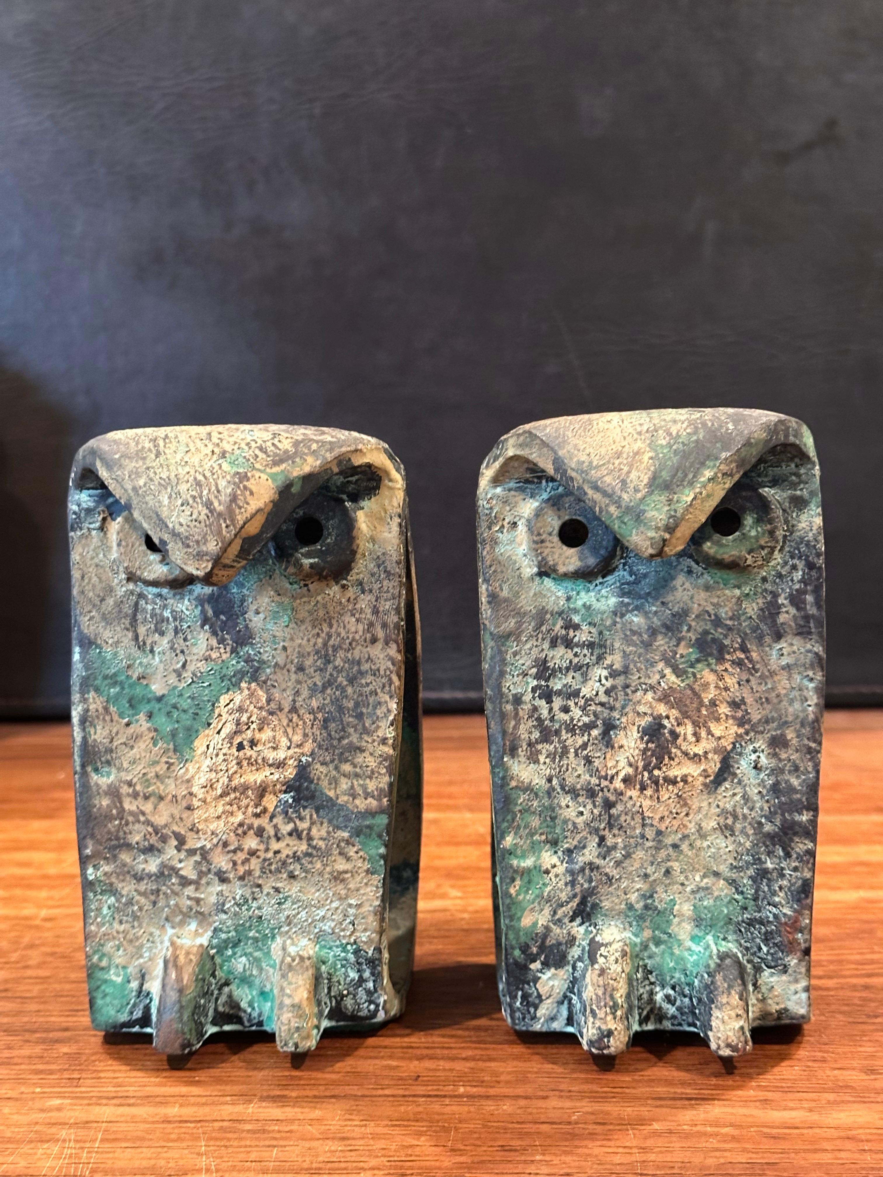 Pair of MCM Brutalist Forged Iron Owl Bookends In the Style of Isamu Noguchi For Sale 1