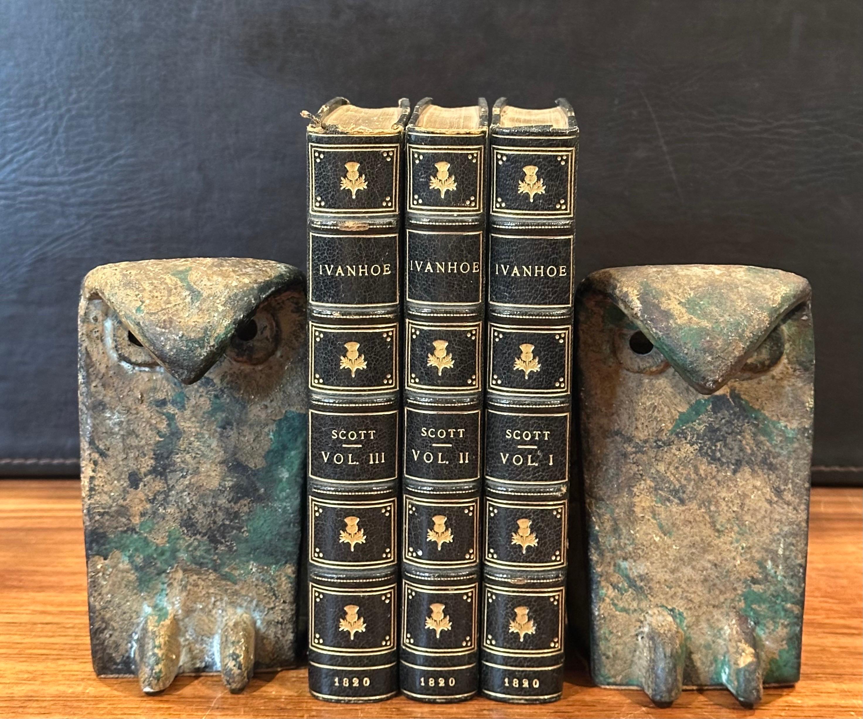 Pair of MCM Brutalist Forged Iron Owl Bookends In the Style of Isamu Noguchi For Sale 3