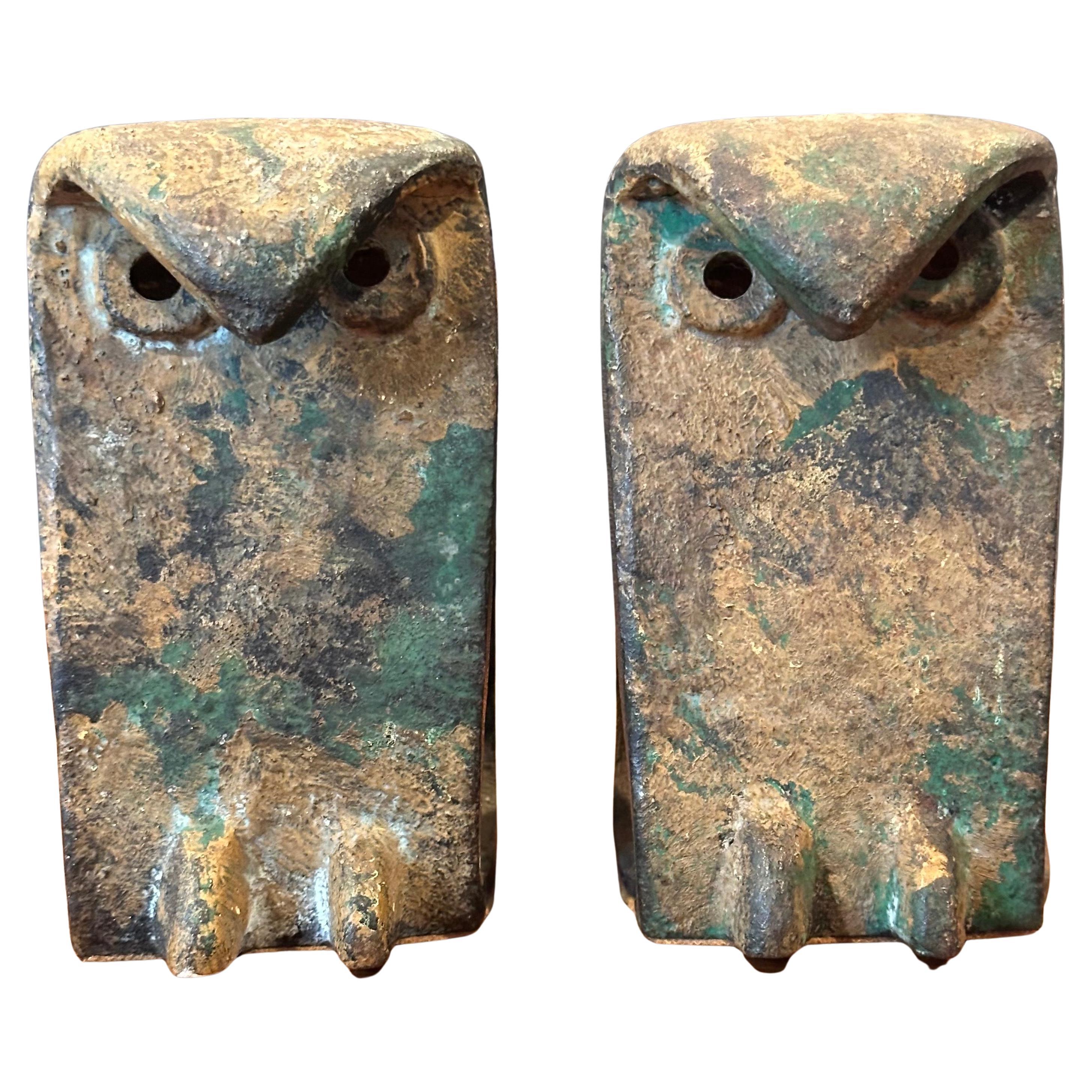 Pair of MCM Brutalist Forged Iron Owl Bookends In the Style of Isamu Noguchi For Sale