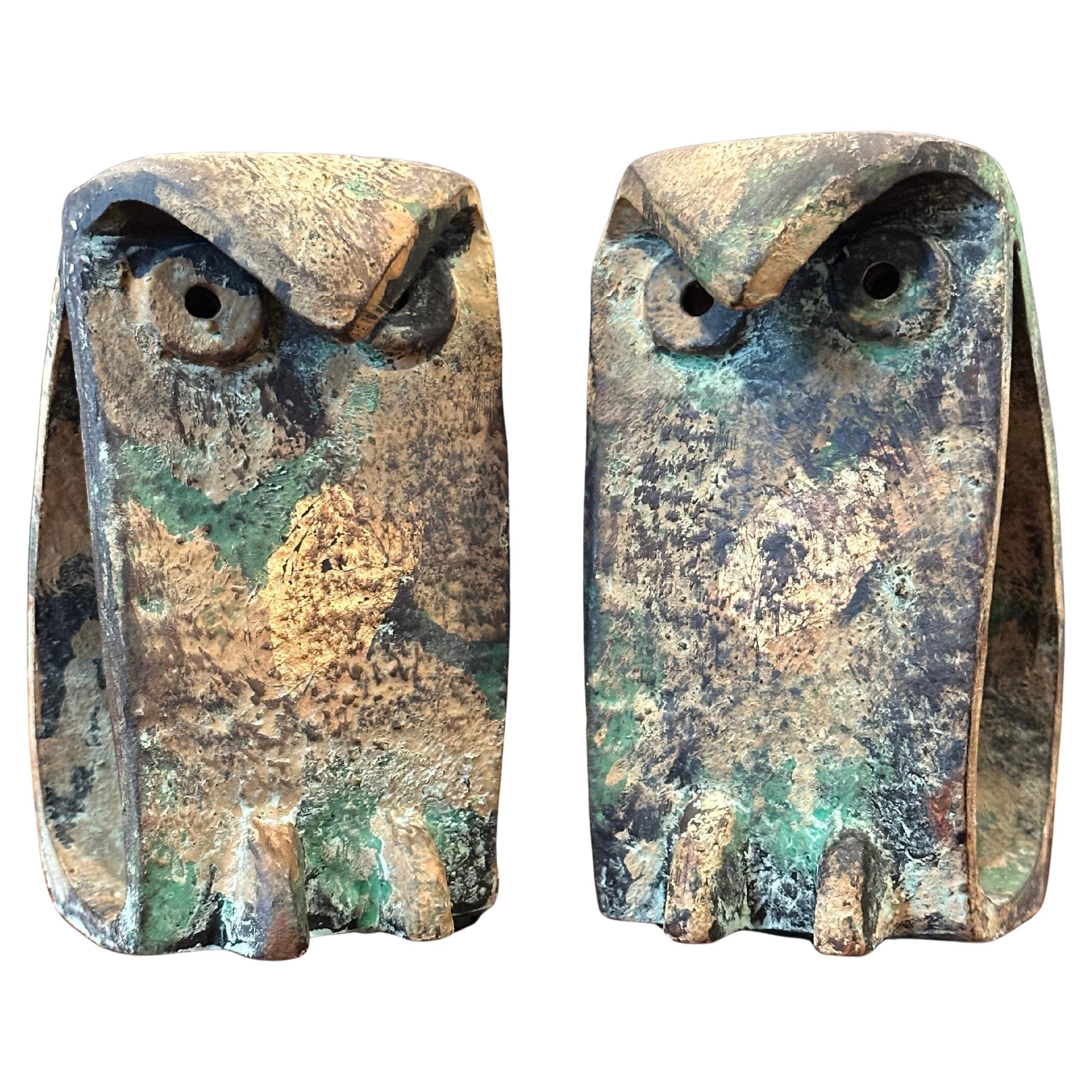 Pair of MCM Brutalist Forged Iron Owl Bookends In the Style of Isamu Noguchi For Sale