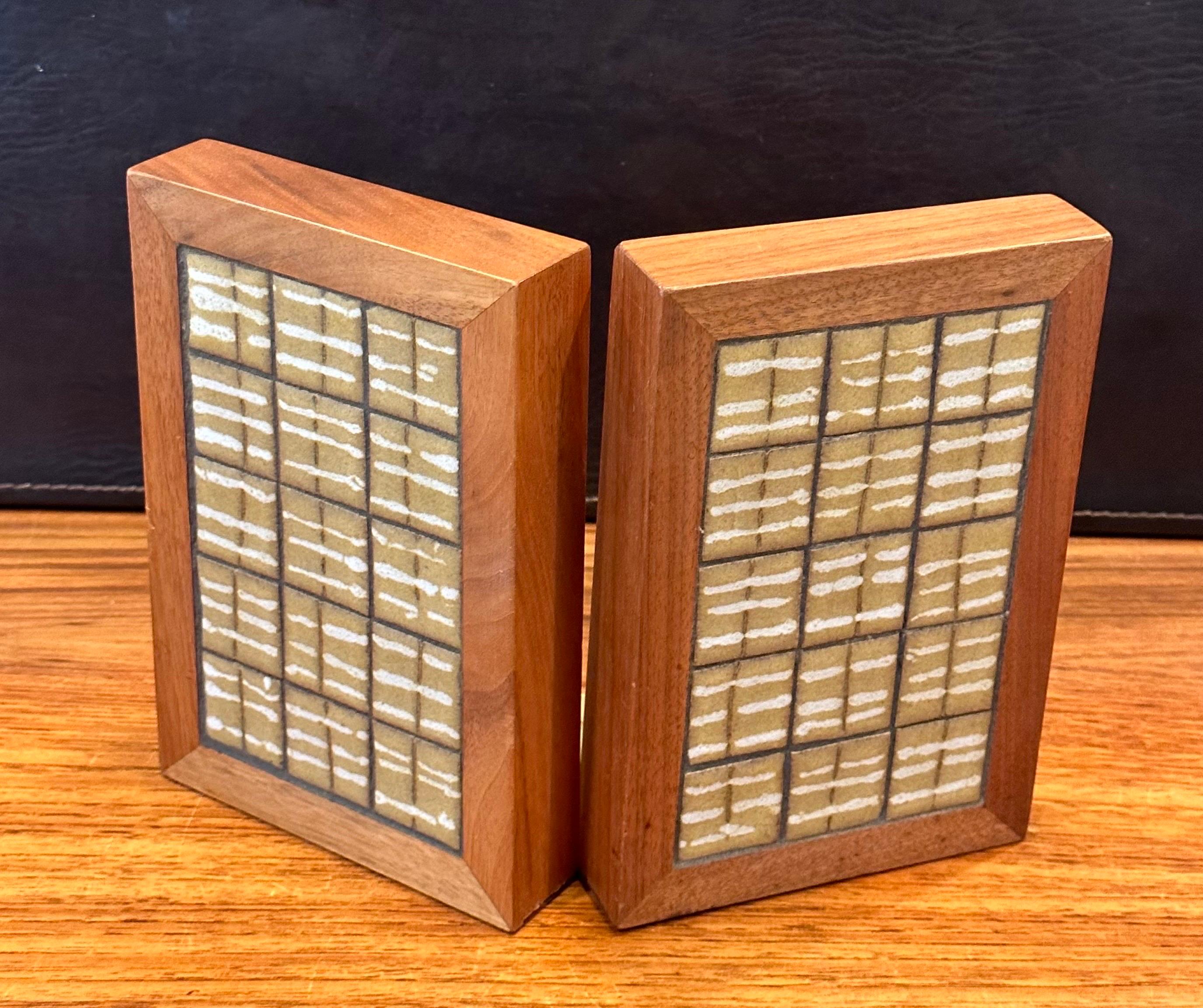 Pair of MCM Ceramic Tile and Walnut Bookends by Jane & Gordon Martz  In Good Condition For Sale In San Diego, CA