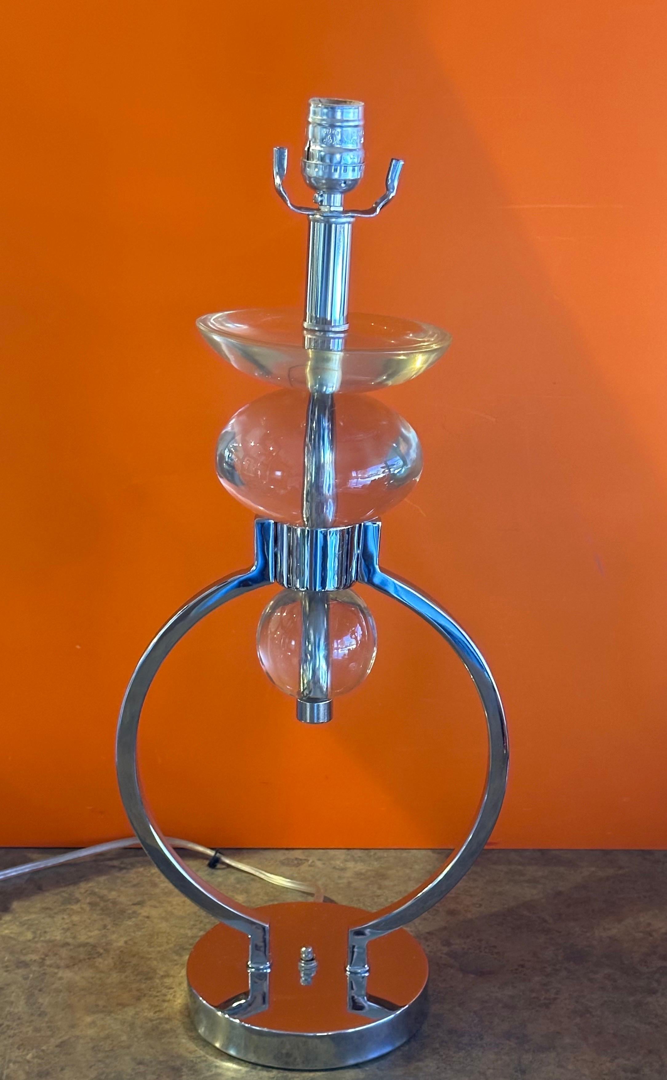 Pareja de lámparas de mesa MCM de cromo y lucita de Hivo Van Teal en venta 3