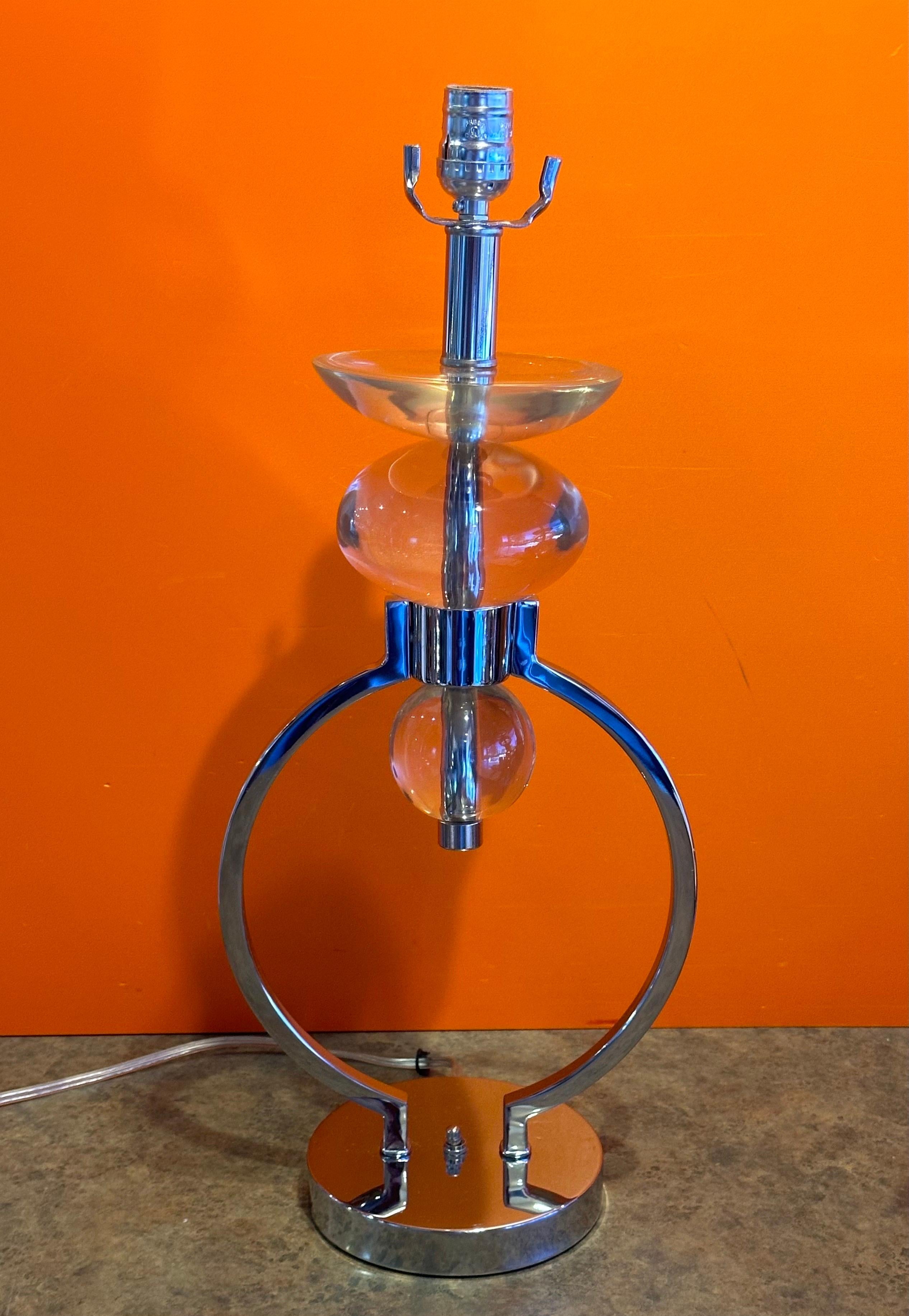 Pareja de lámparas de mesa MCM de cromo y lucita de Hivo Van Teal en Bueno estado para la venta en San Diego, CA