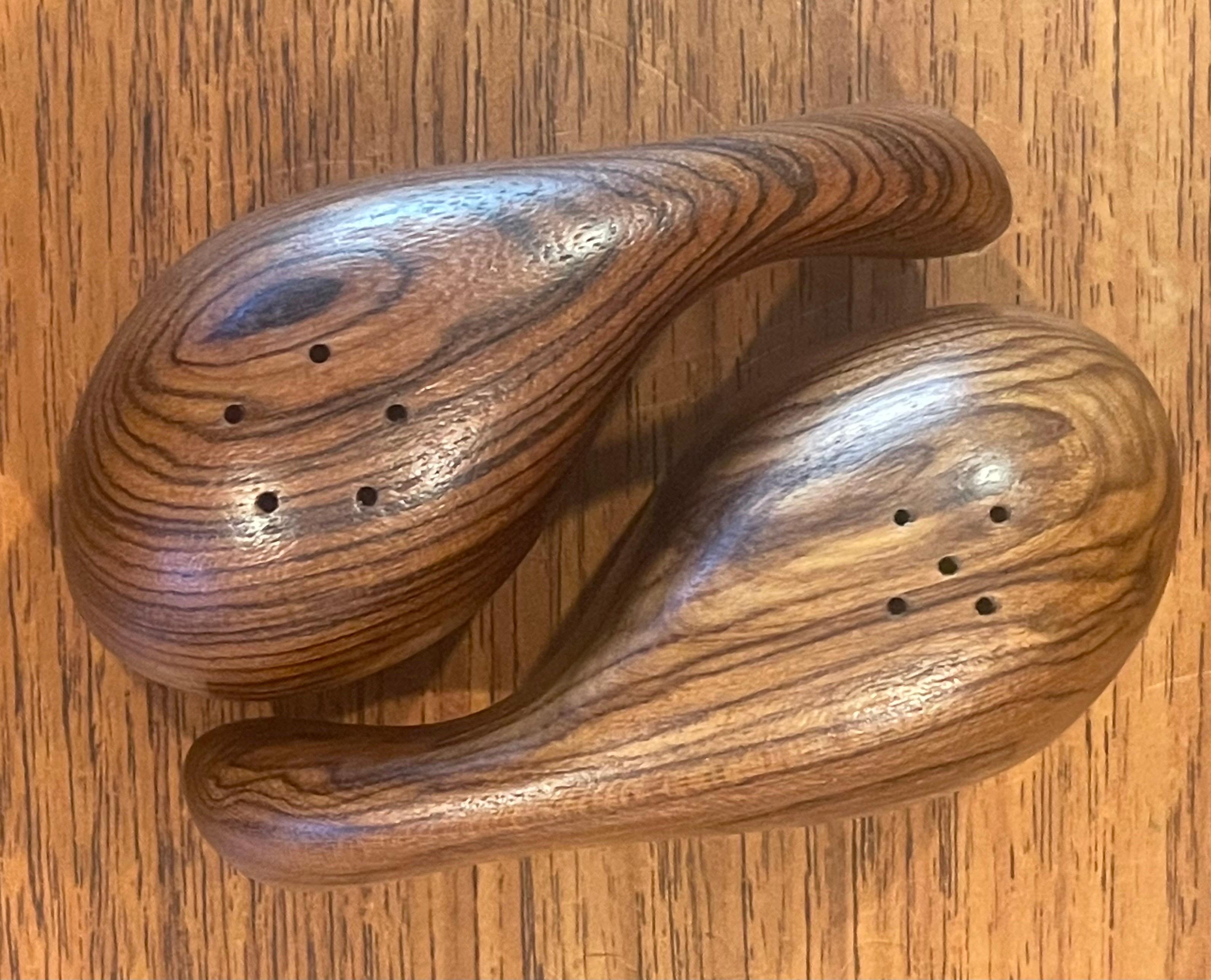Pair of MCM Cocobolo Wood Minimalist Salt & Pepper Shakers by Don Shoemaker For Sale 4