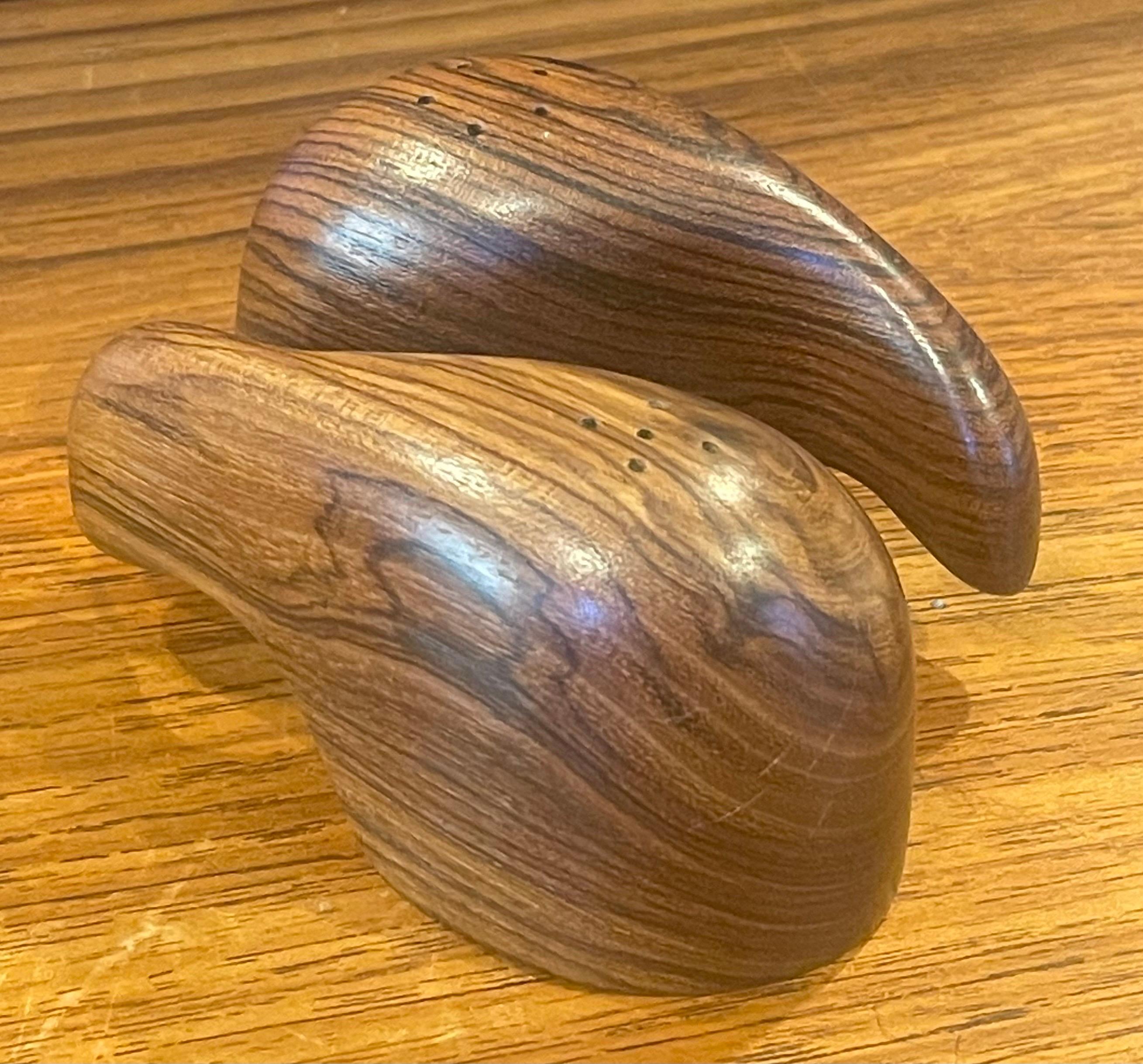 Pair of MCM Cocobolo Wood Minimalist Salt & Pepper Shakers by Don Shoemaker For Sale 5