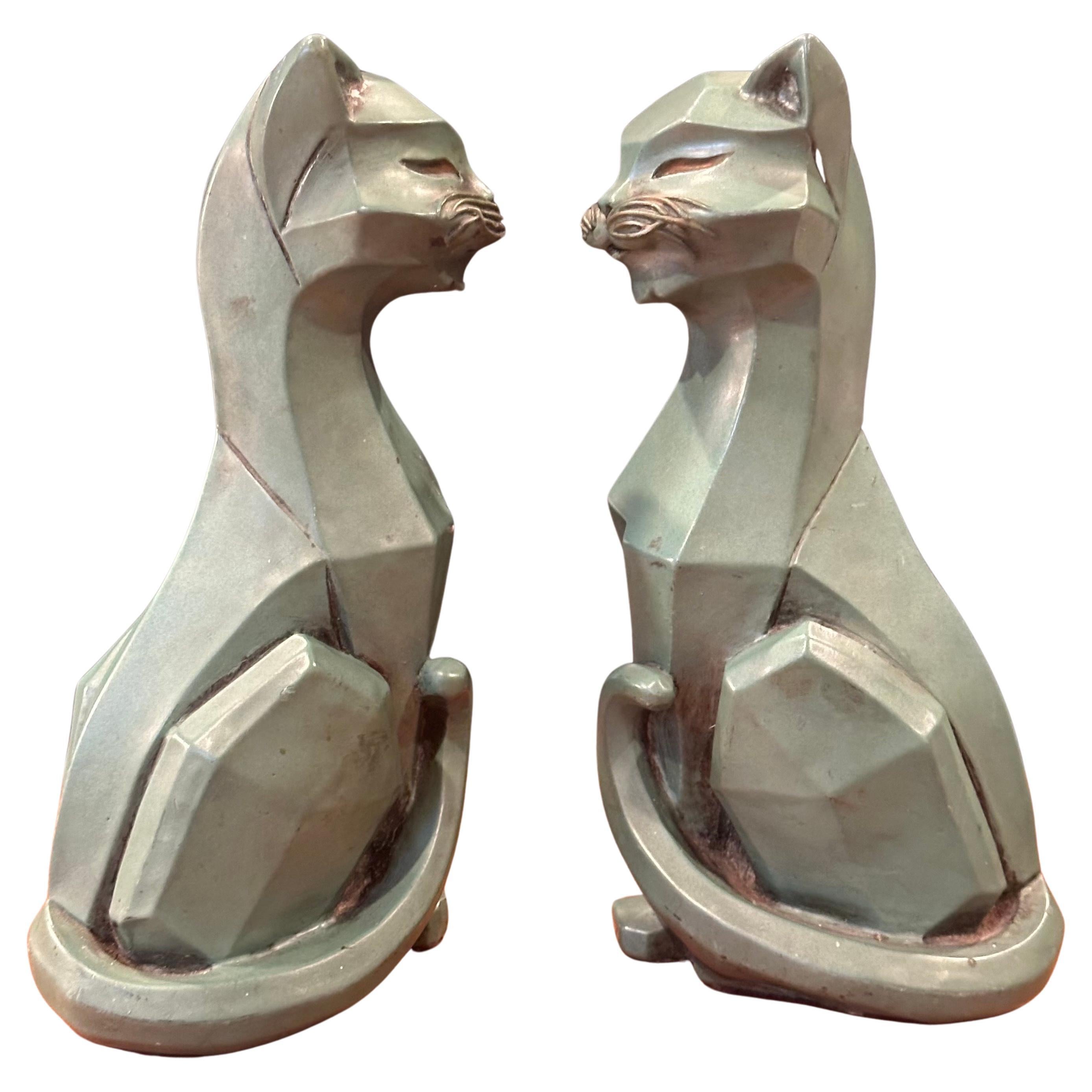 Mid-Century moderno Coppia di sculture di gatti cubisti MCM di Universal Statuary Corp. in vendita