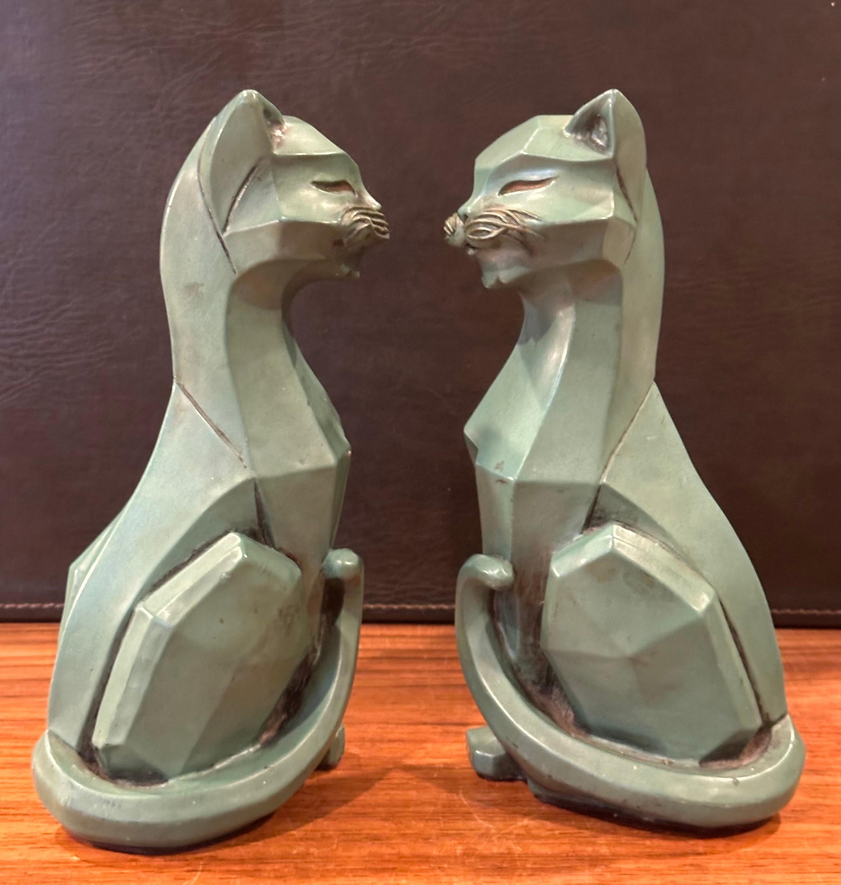 Ceramica Coppia di sculture di gatti cubisti MCM di Universal Statuary Corp. in vendita