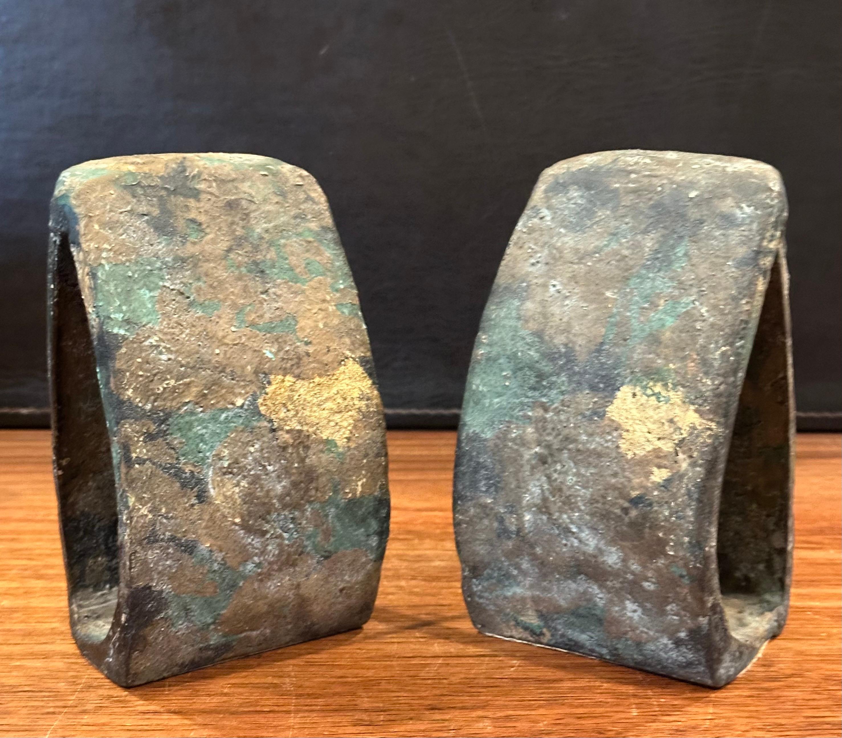 Pair of MCM Forged Iron Brutalist Owl Bookends In the Style of Isamu Noguchi For Sale 5