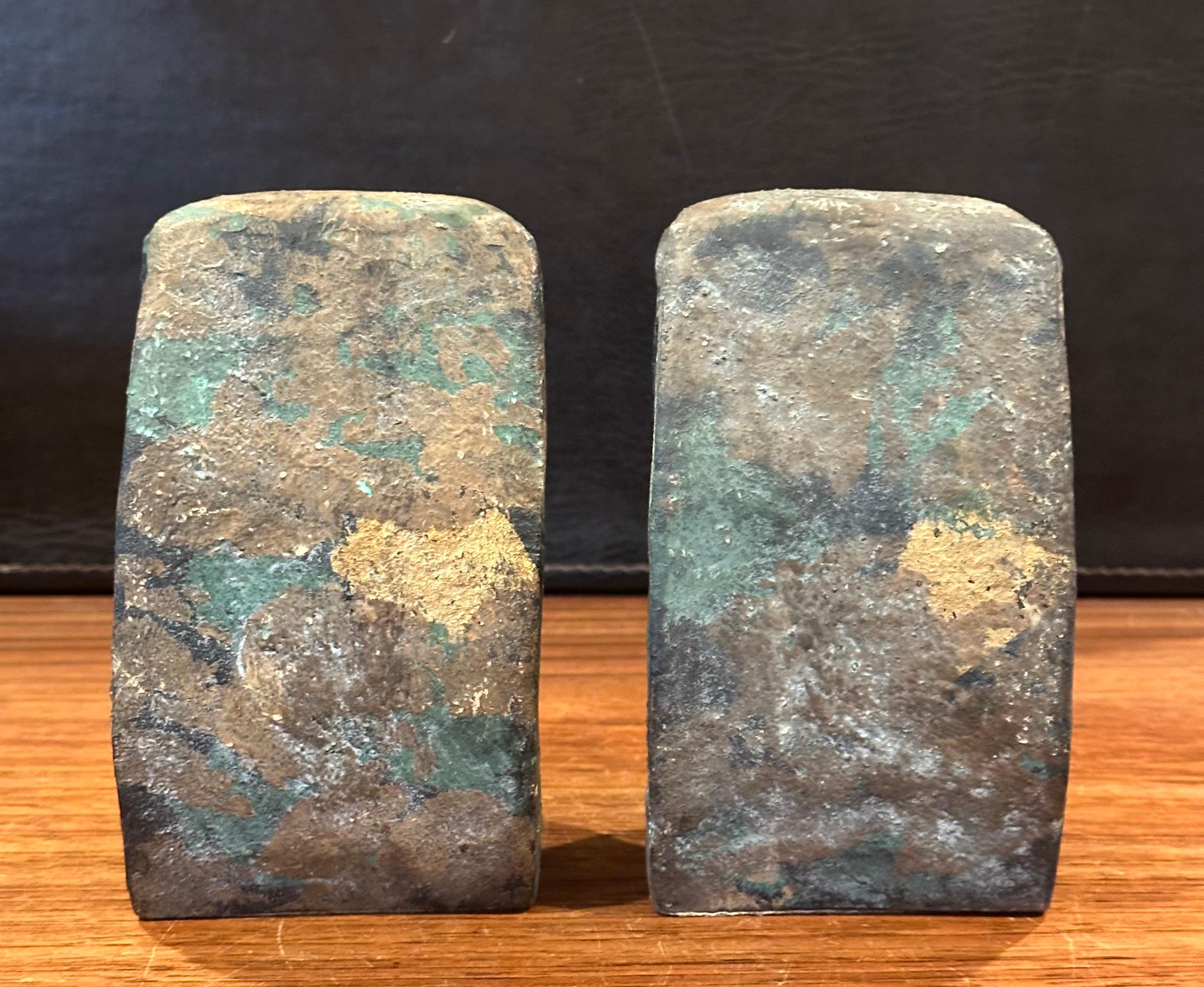 Pair of MCM Forged Iron Brutalist Owl Bookends In the Style of Isamu Noguchi For Sale 6