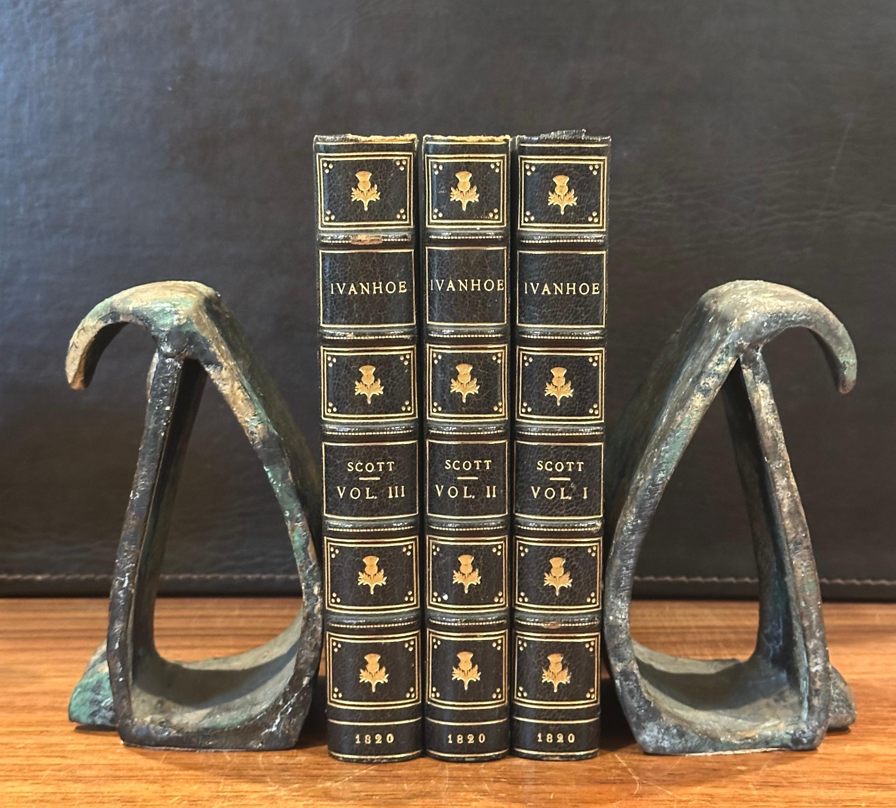 Pair of MCM Forged Iron Brutalist Owl Bookends In the Style of Isamu Noguchi For Sale 10