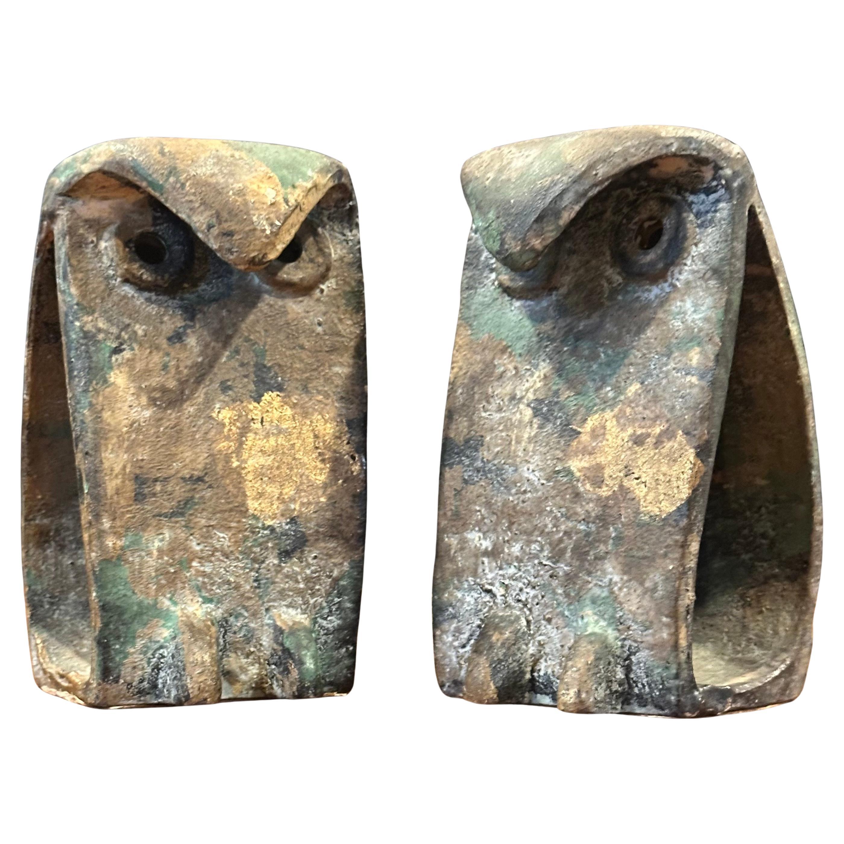Pair of MCM Forged Iron Brutalist Owl Bookends In the Style of Isamu Noguchi For Sale