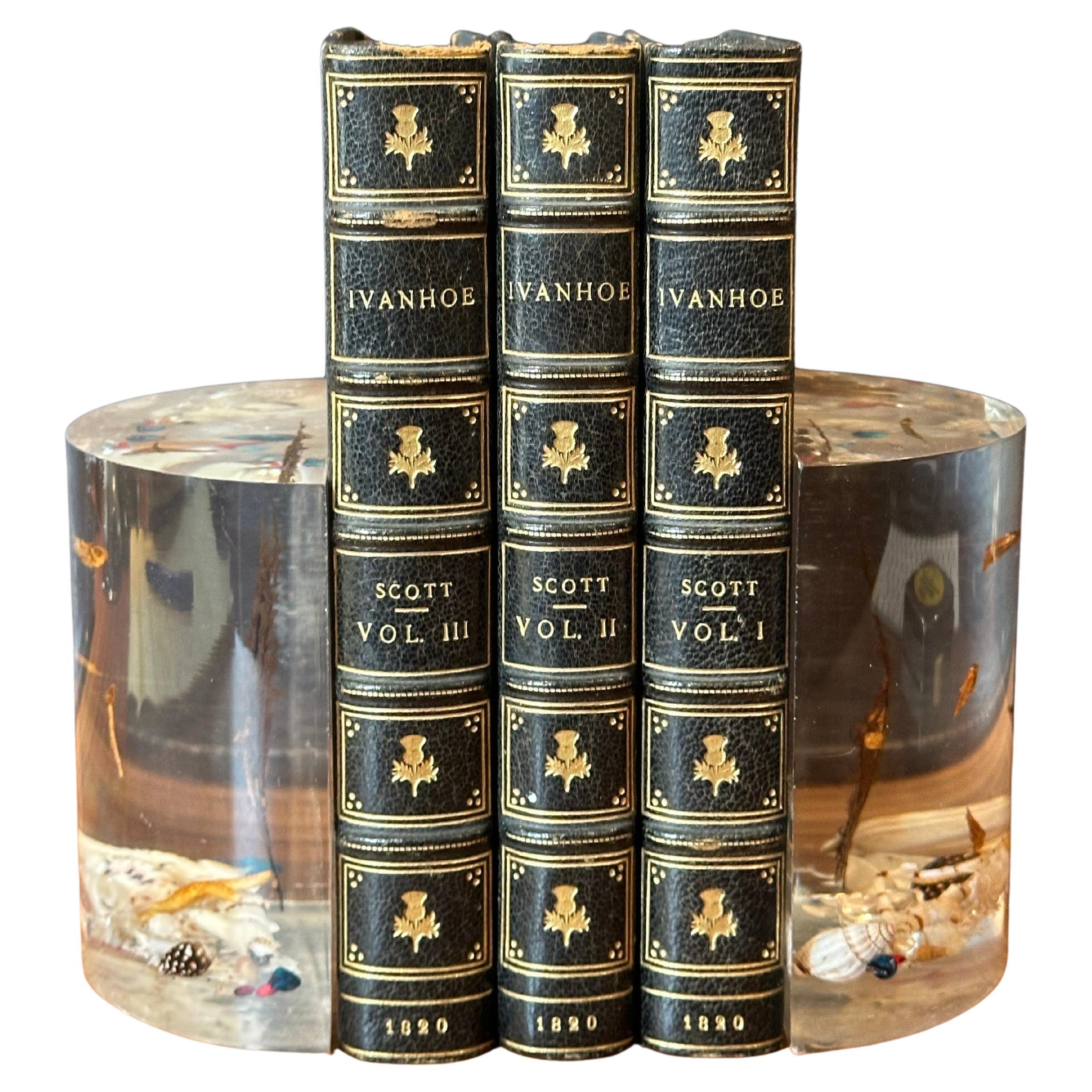 Par de sujetalibros MCM Lucite 