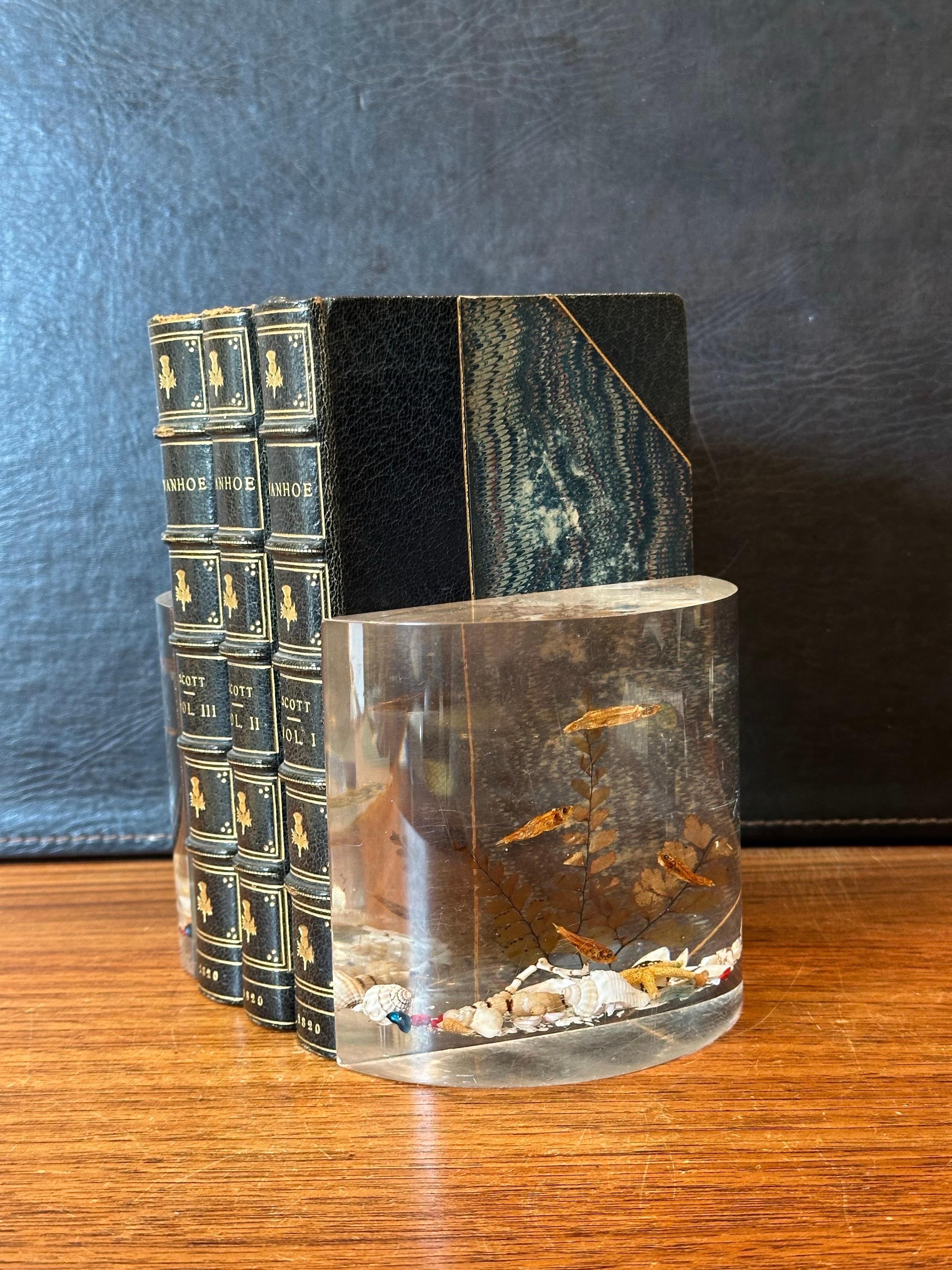 Par de sujetalibros MCM Lucite 