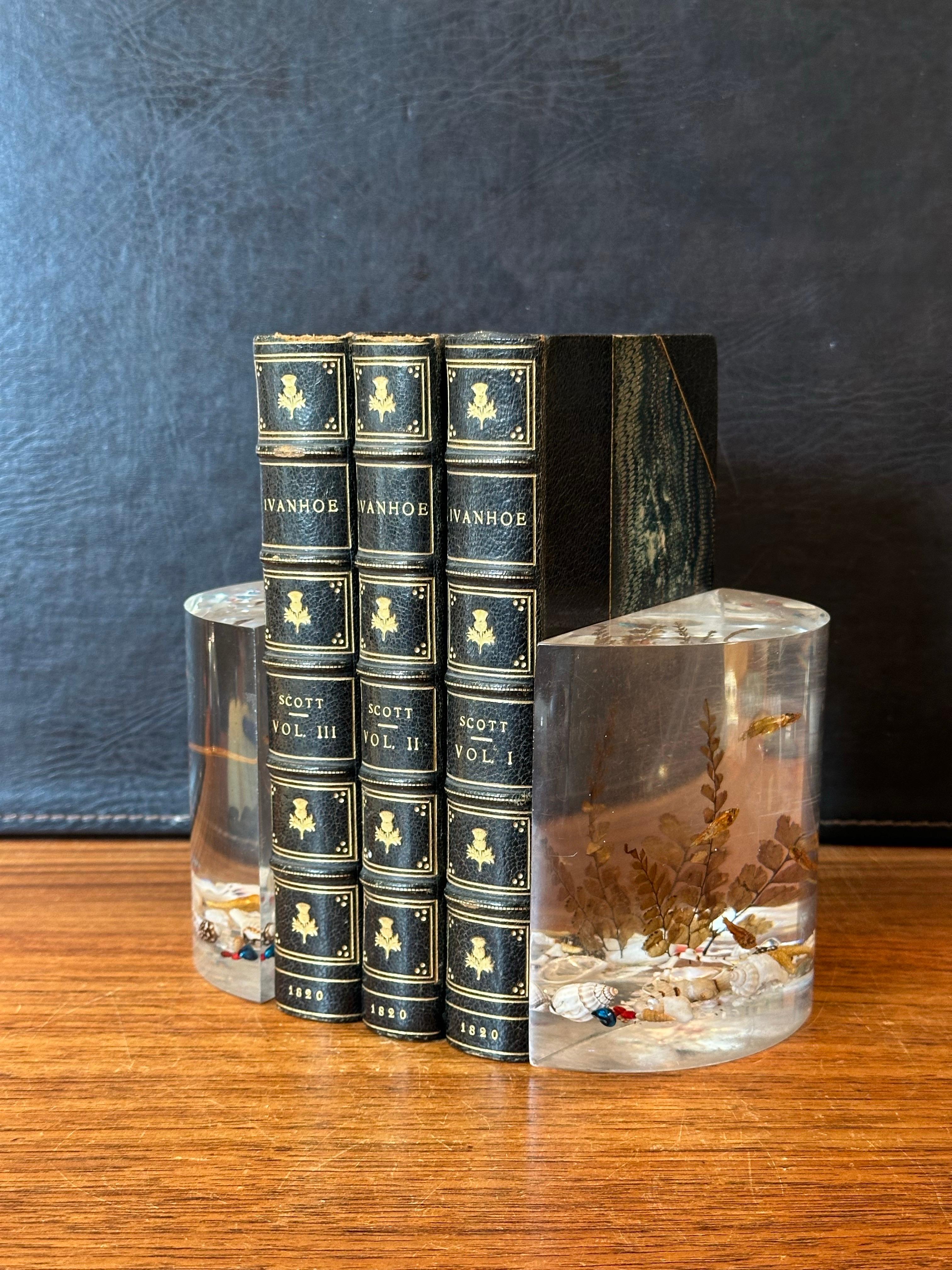 Par de sujetalibros MCM Lucite 