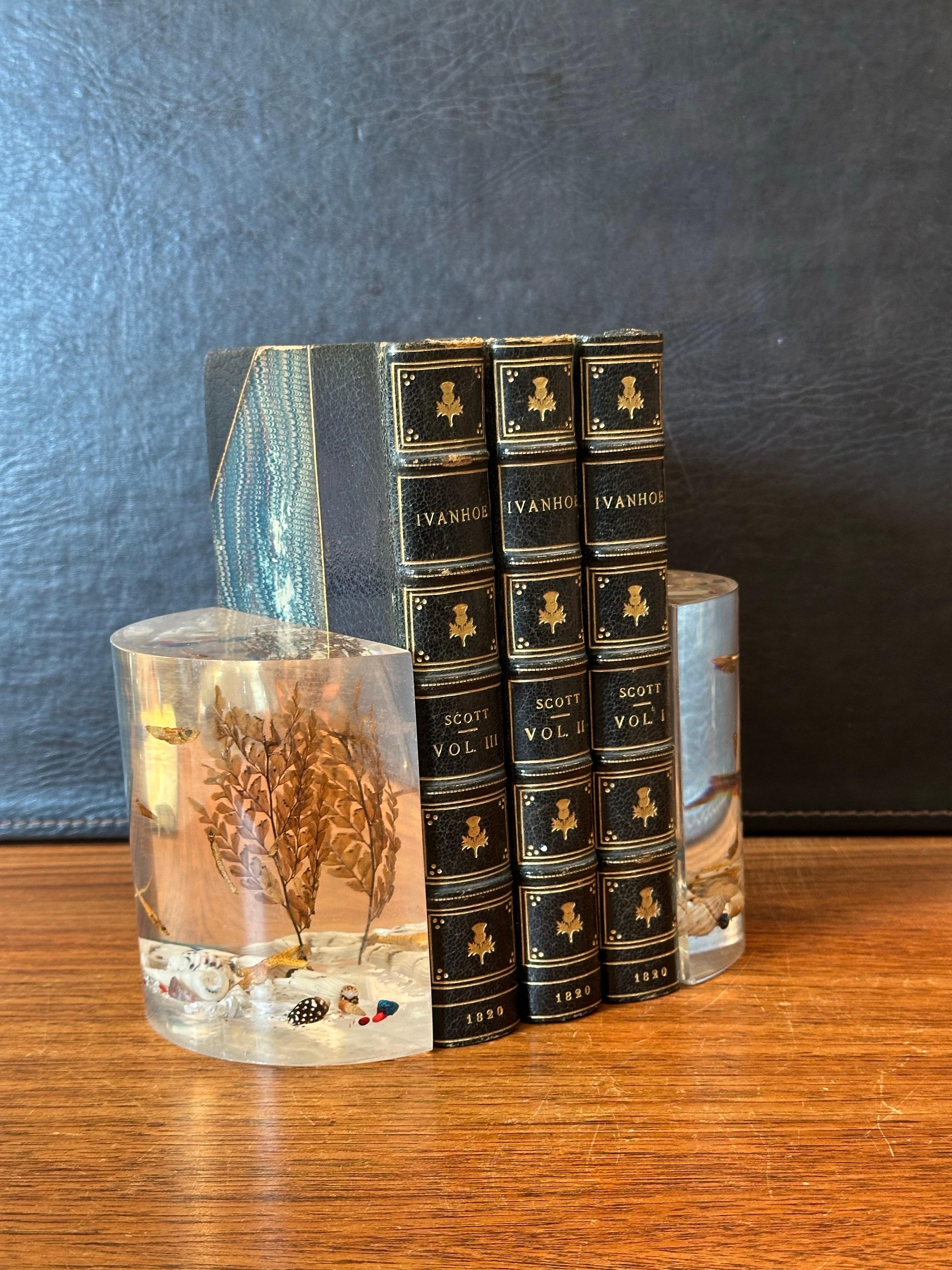 Par de sujetalibros MCM Lucite 