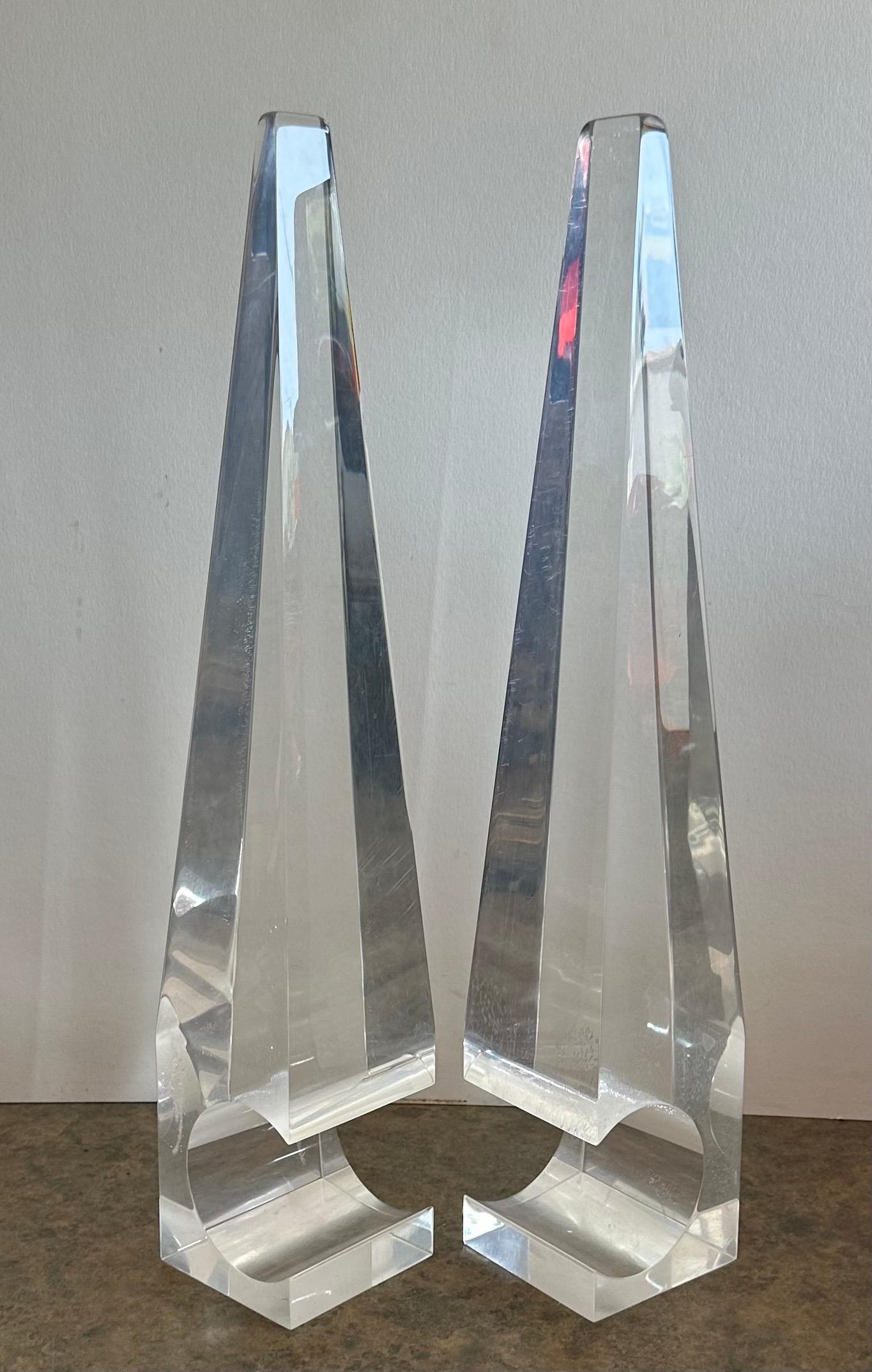 Pair of MCM Lucite Obelisks with Cut Outs In Good Condition For Sale In San Diego, CA