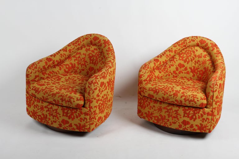 Pair of MCM Milo Baughman for Thayer-Coggin Swivel & Rocking Lounge Chairs  In Good Condition For Sale In St. Louis, MO