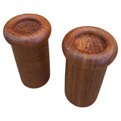 Stoviglie moderne di metà secolo