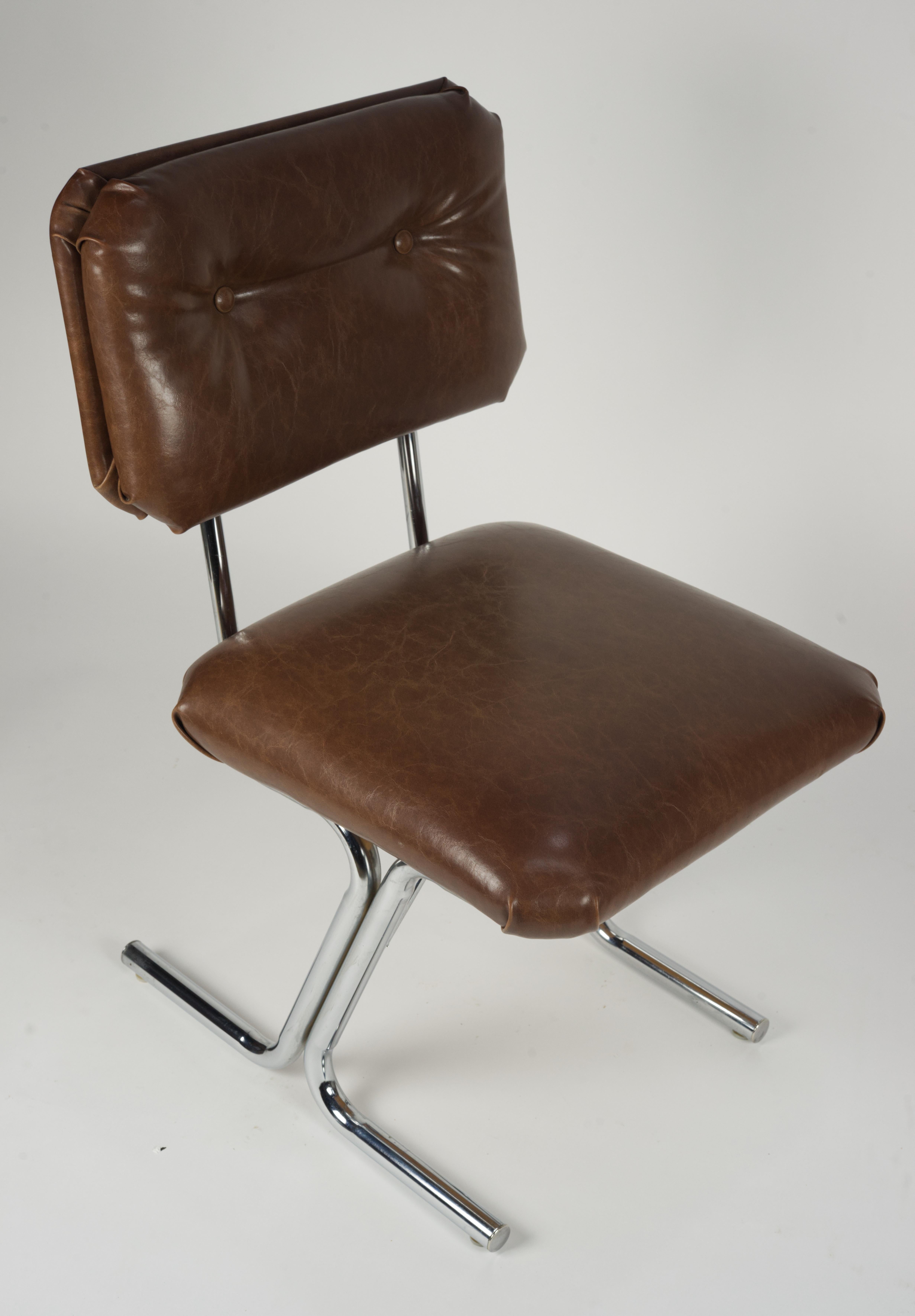 Pair of MCM side chairs in steel and brown vinyl.  For Sale 7