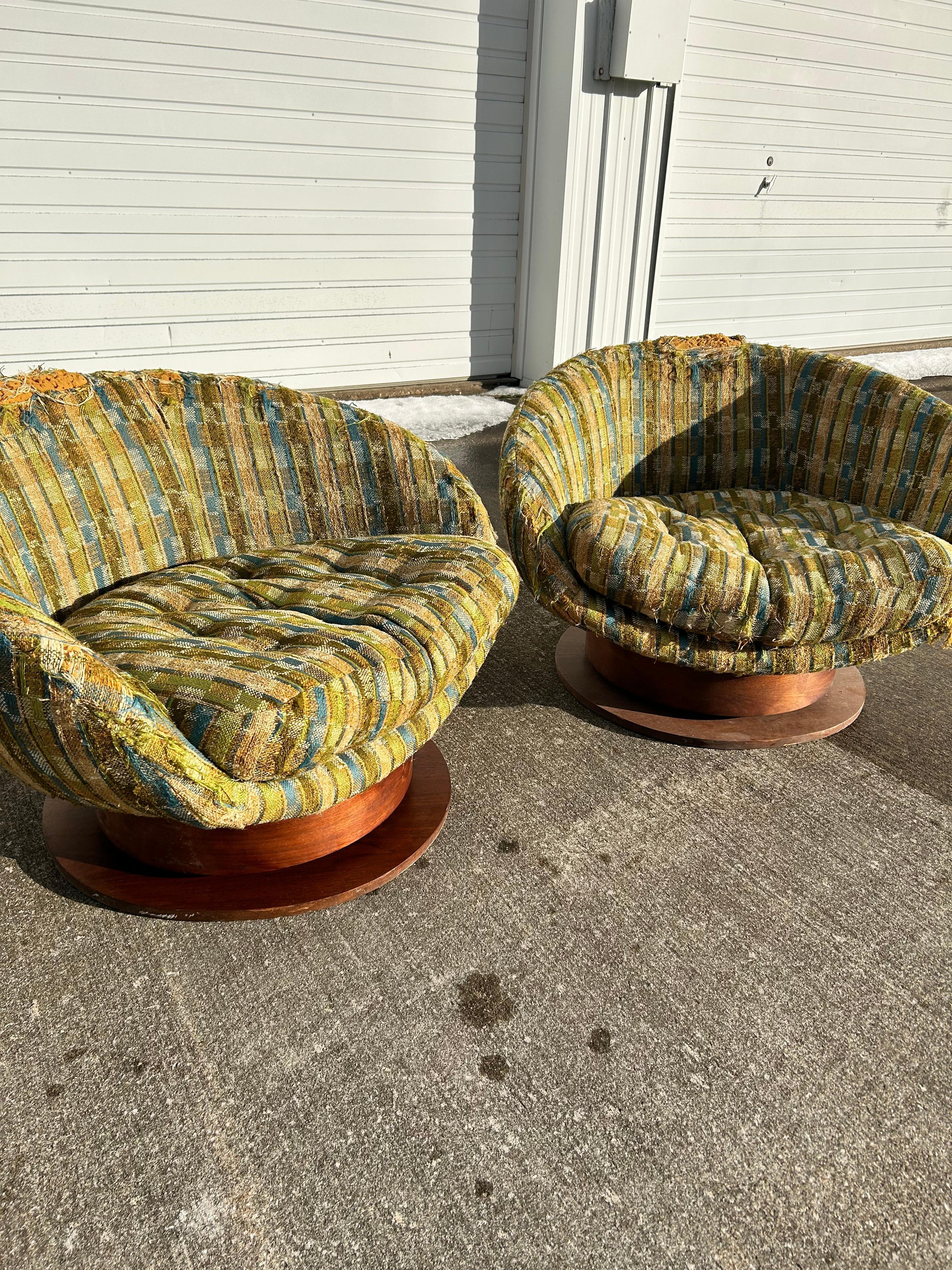 Pair of Mcm Swivel Egg Chairs 3