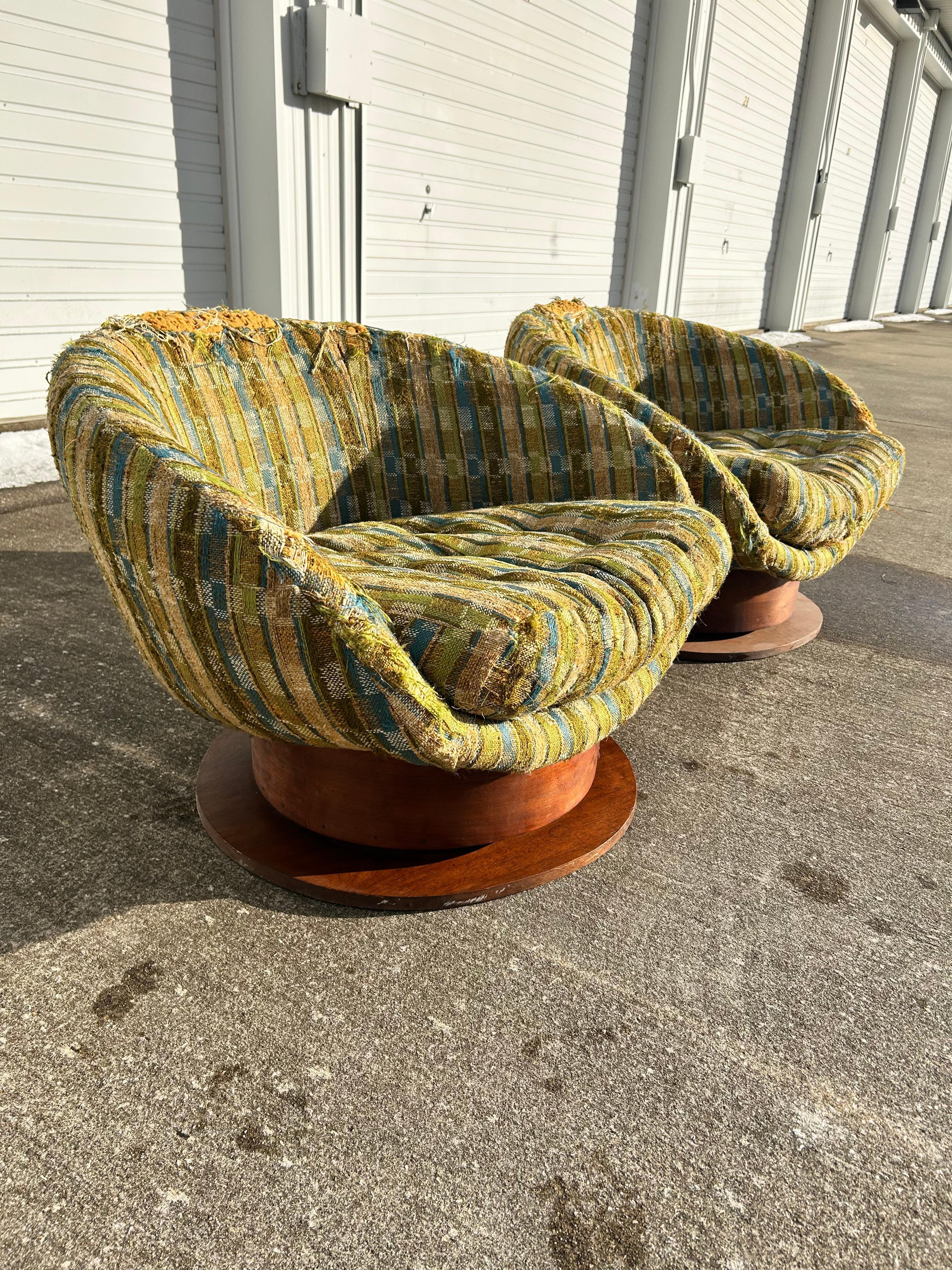 20th Century Pair of Mcm Swivel Egg Chairs
