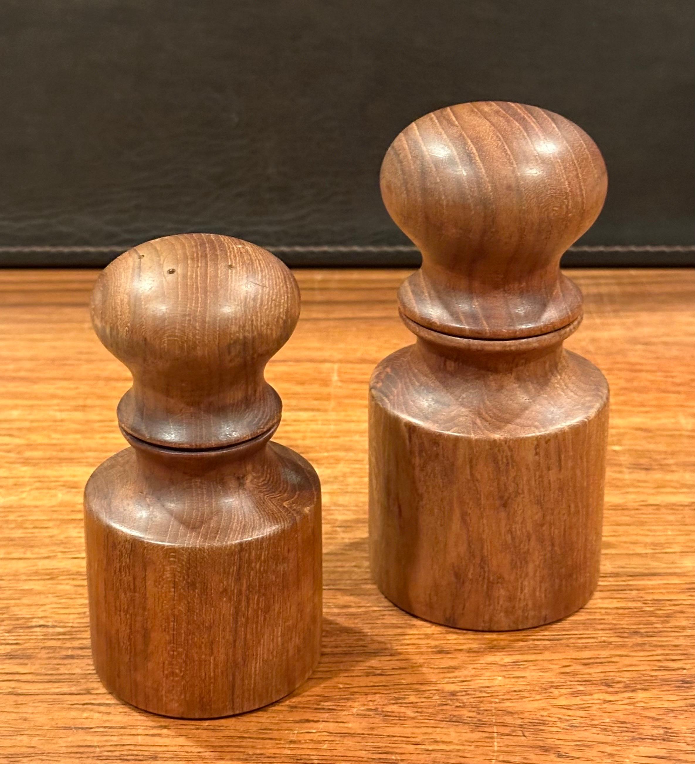 Pair of MCM Teak Salt and Pepper Shakers by Jens Quistgaard for Dansk For Sale 3