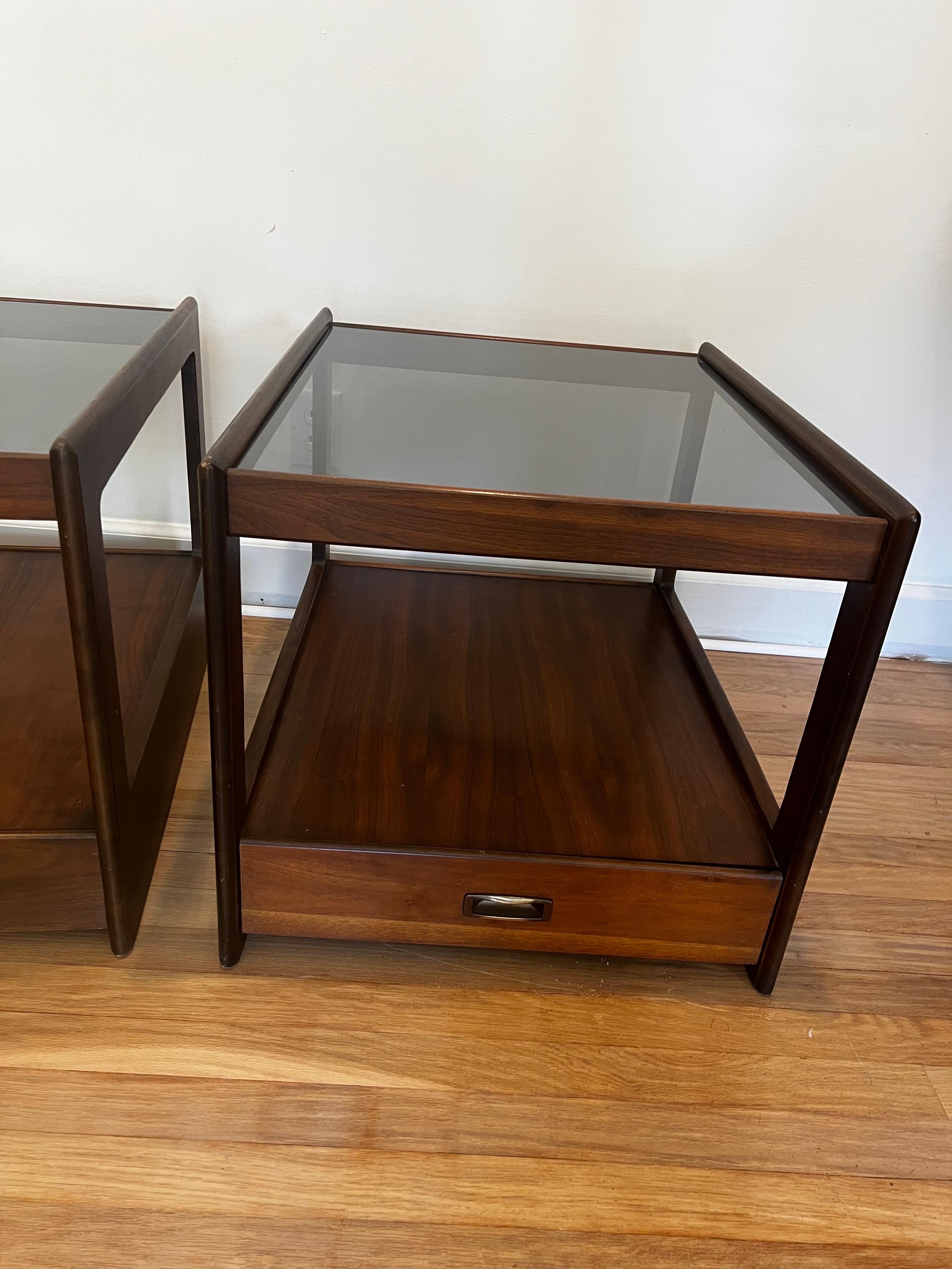Mid-Century Modern Pair of MCM Walnut and Smoked Glass Single Drawer End Tables/Nightstands  For Sale